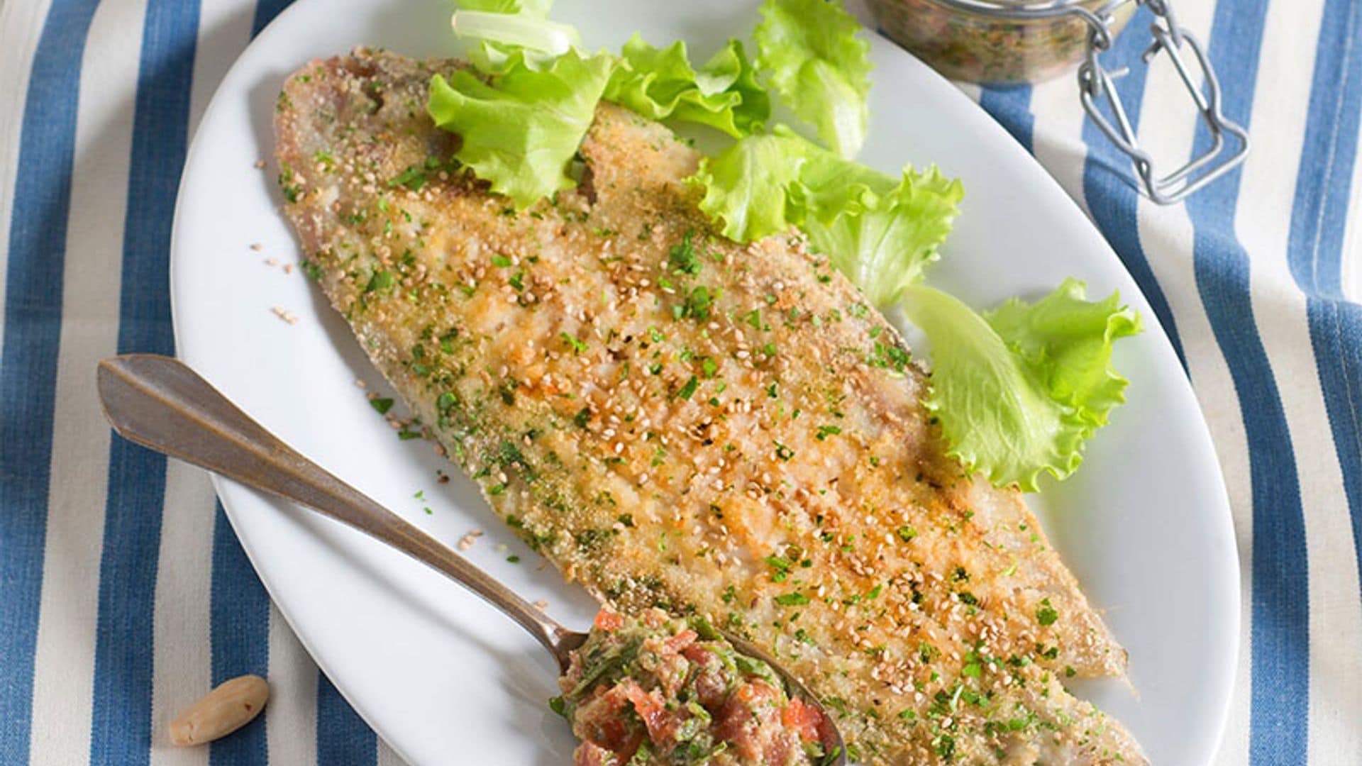 Lenguado con pesto de tomate y almendra