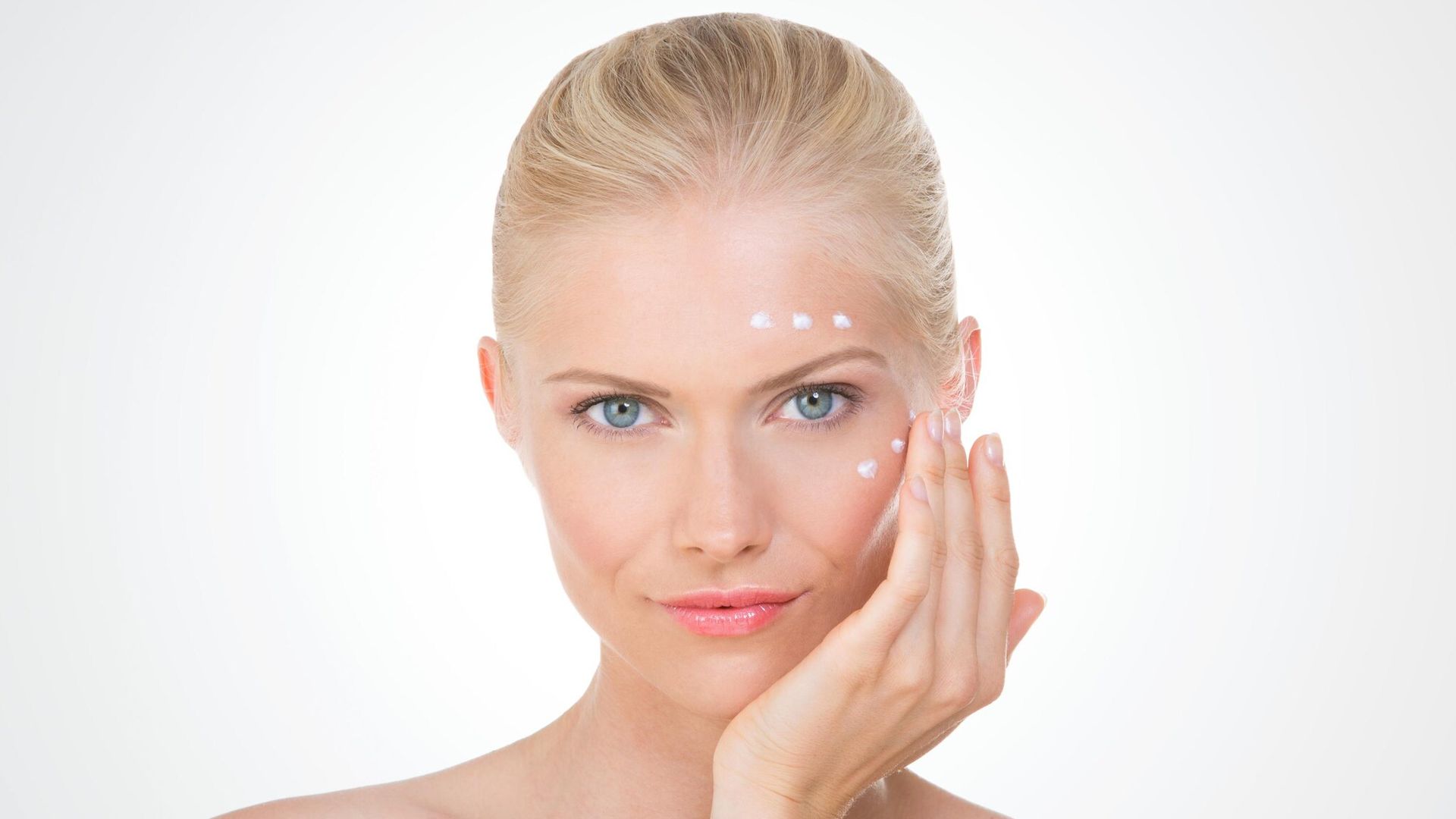 9 errores al aplicar la crema de contorno de ojos
