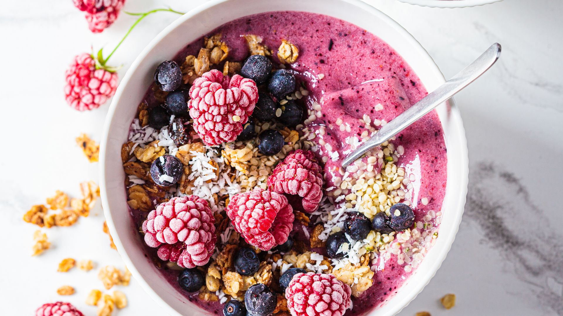 Smoothie Bowl con frutos rojos.