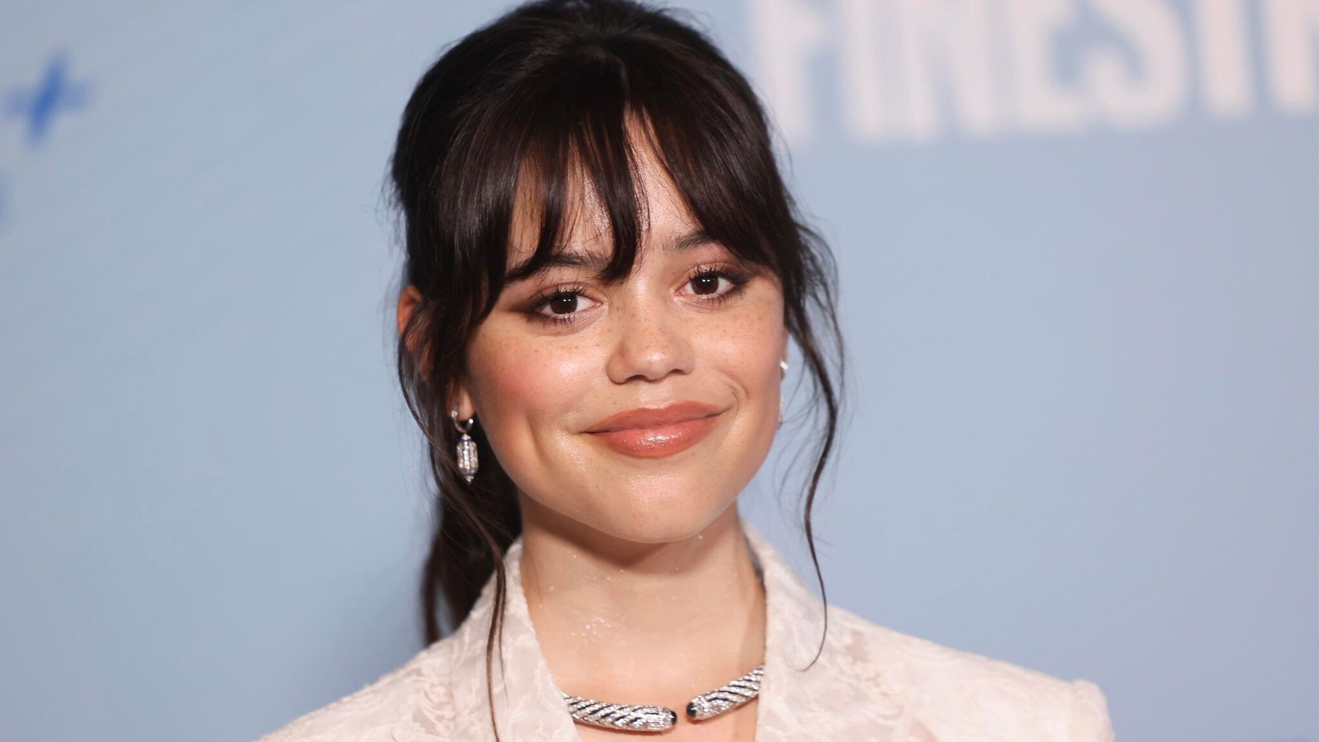 Jenna Ortega despide a su ‘alter ego’ gótico con un estilo nunca antes visto