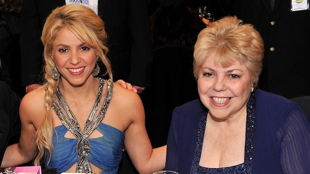 shakira acompa ada de sus padres william mebarak y nidia ripoll