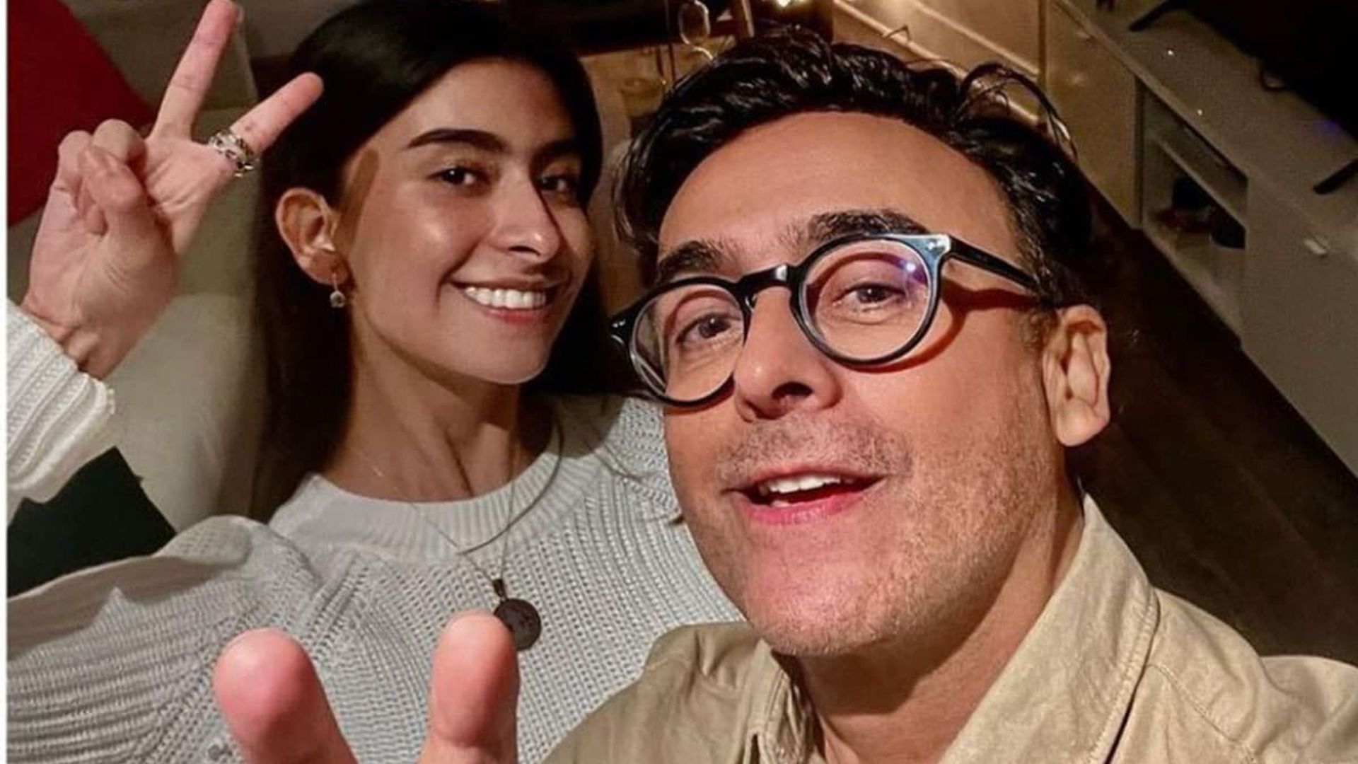 Con su primer sueldo como directora, la hija de Adal Ramones lo invita a cenar