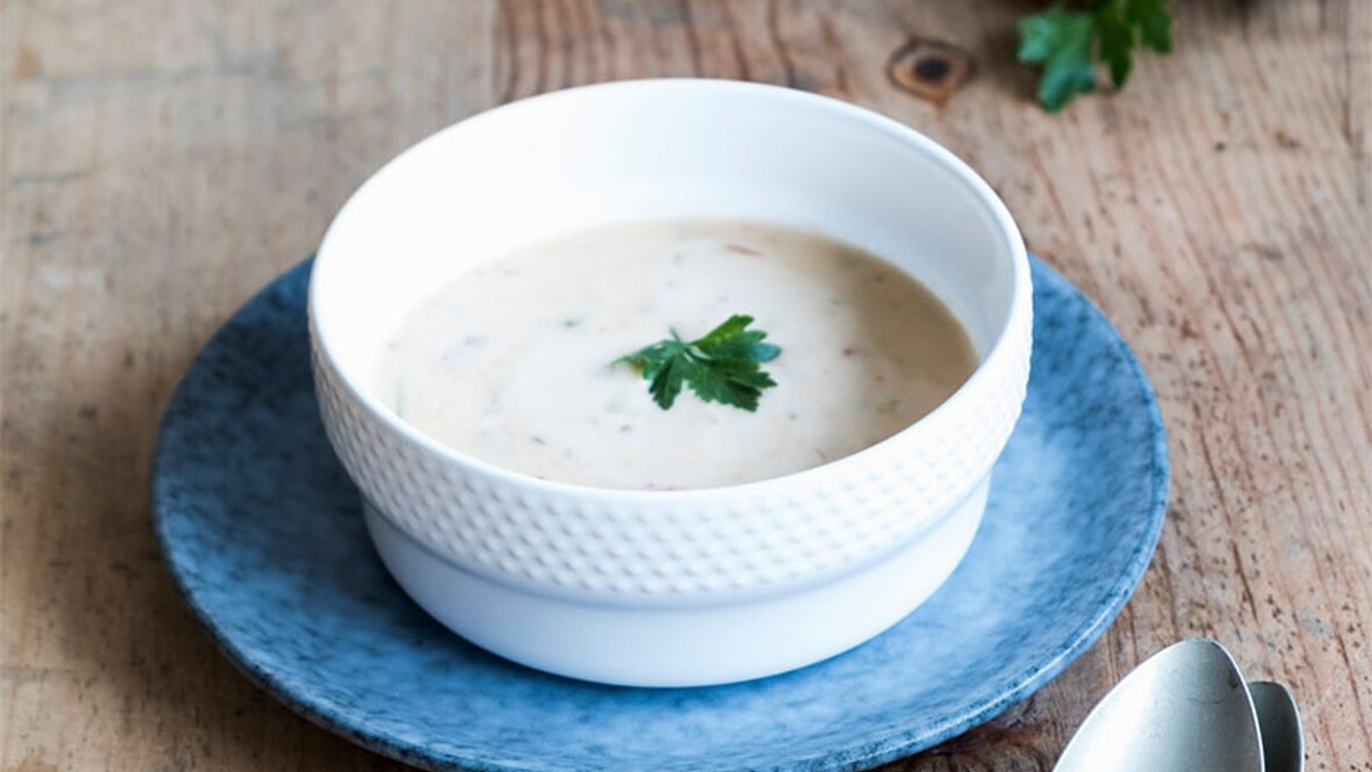 Sopa de coco y cilantro