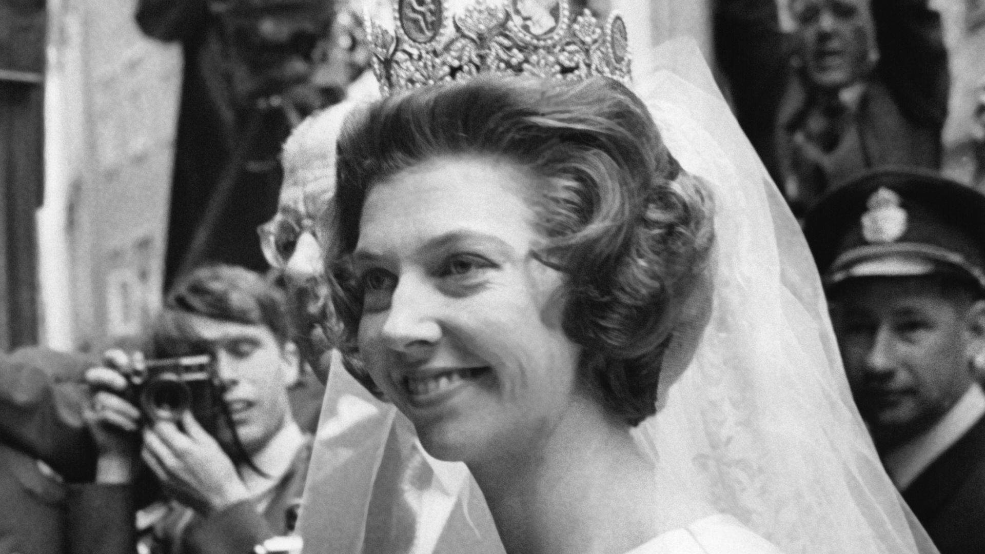Désirée de Suecia y su hermana Birgitta llevaron el mismo vestido de novia (y la misma tiara), esta es su historia