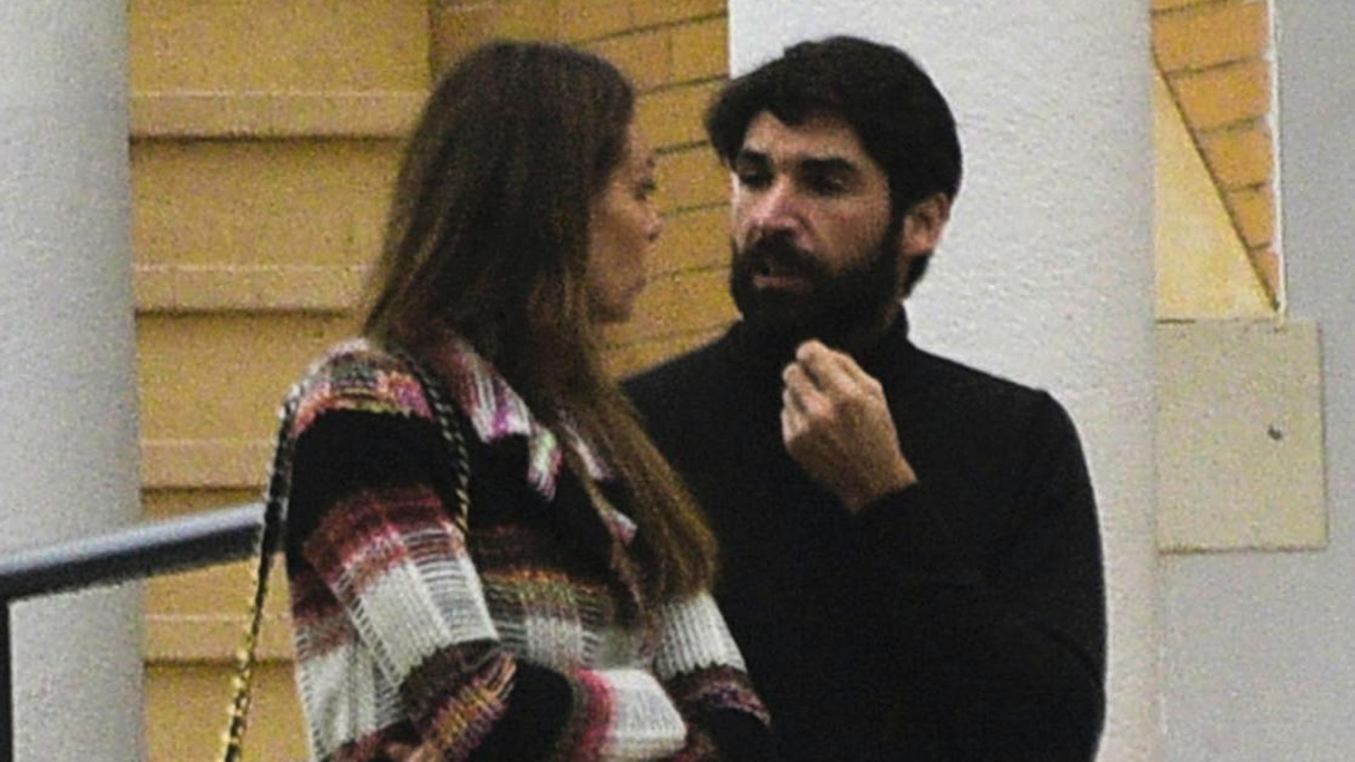 Eva González y Cayetano Rivera, ¿reconciliación a la vista? El abrazo y el beso que levantan todas las sospechas