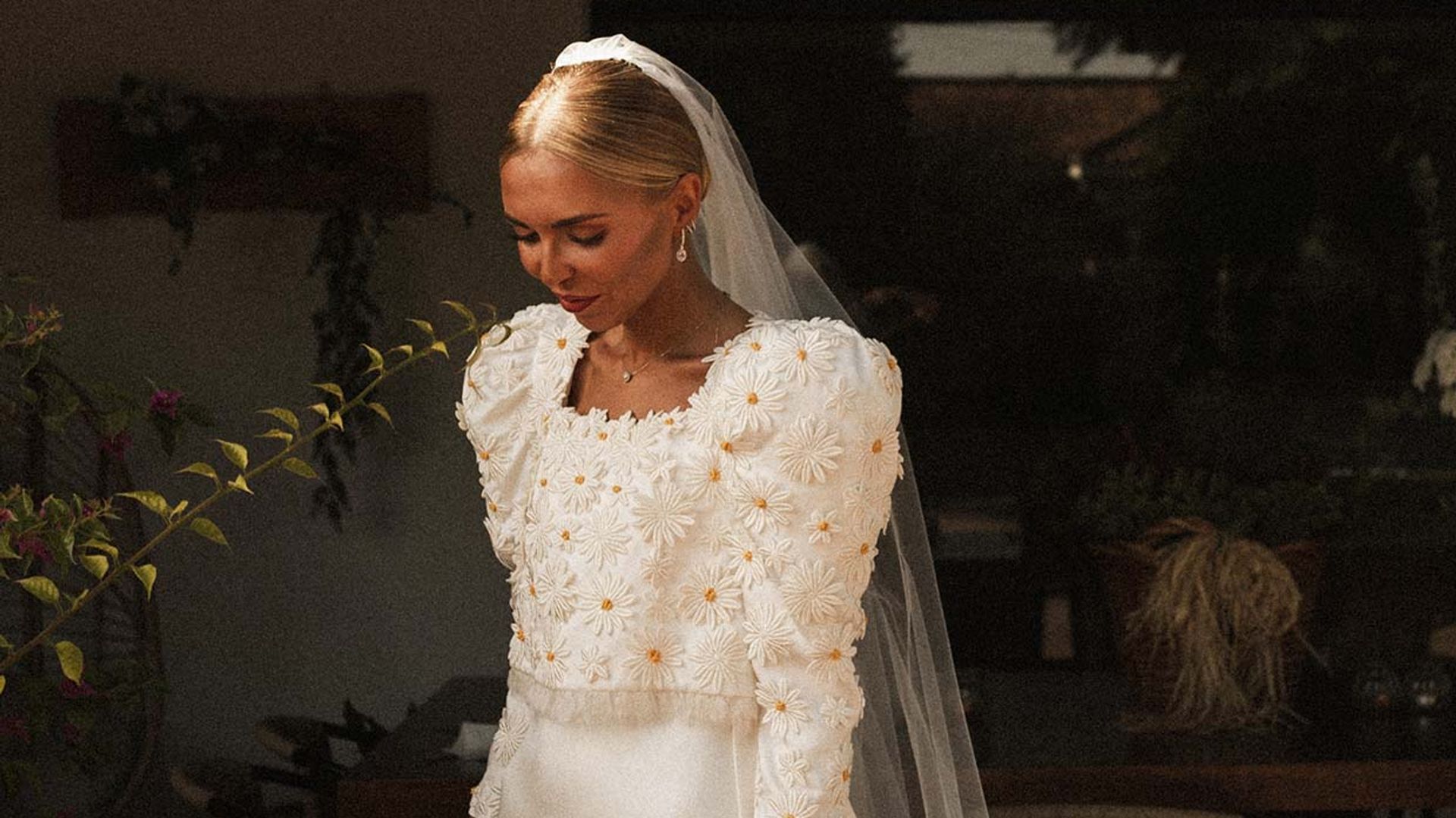 La boda cordobesa de Carmen, la novia del vestido desmontable con margaritas