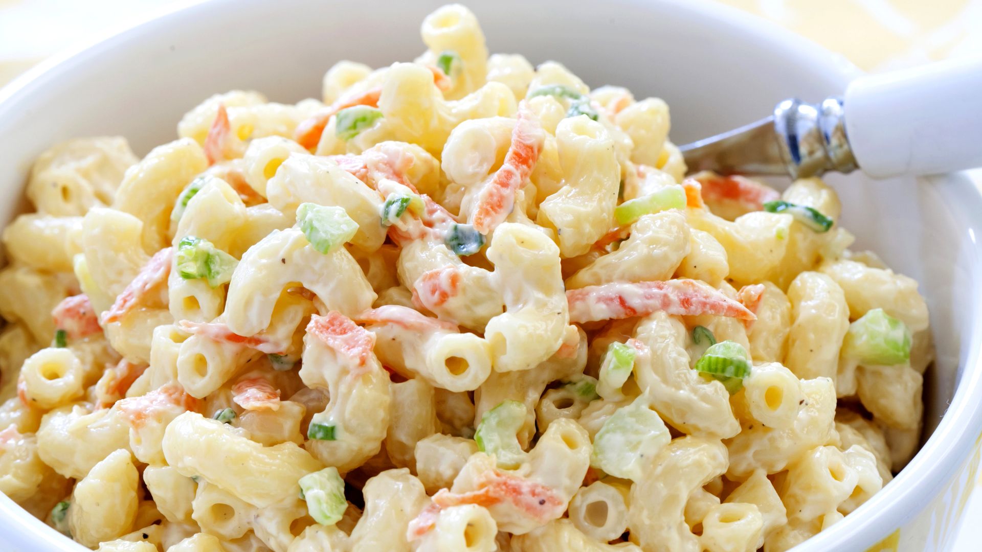 'Macaroni salad', una plato común de la gastronomía hawaiana.