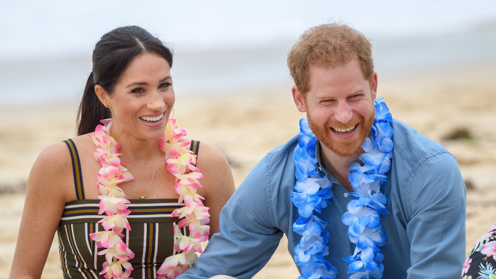 El príncipe Harry se deja ver como todo un experto de las olas en un nuevo video de Meghan Markle