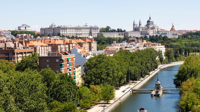 Río Manzanares, catedral de la Almudena, Palacio Real, Príncipe Pío, Madrid