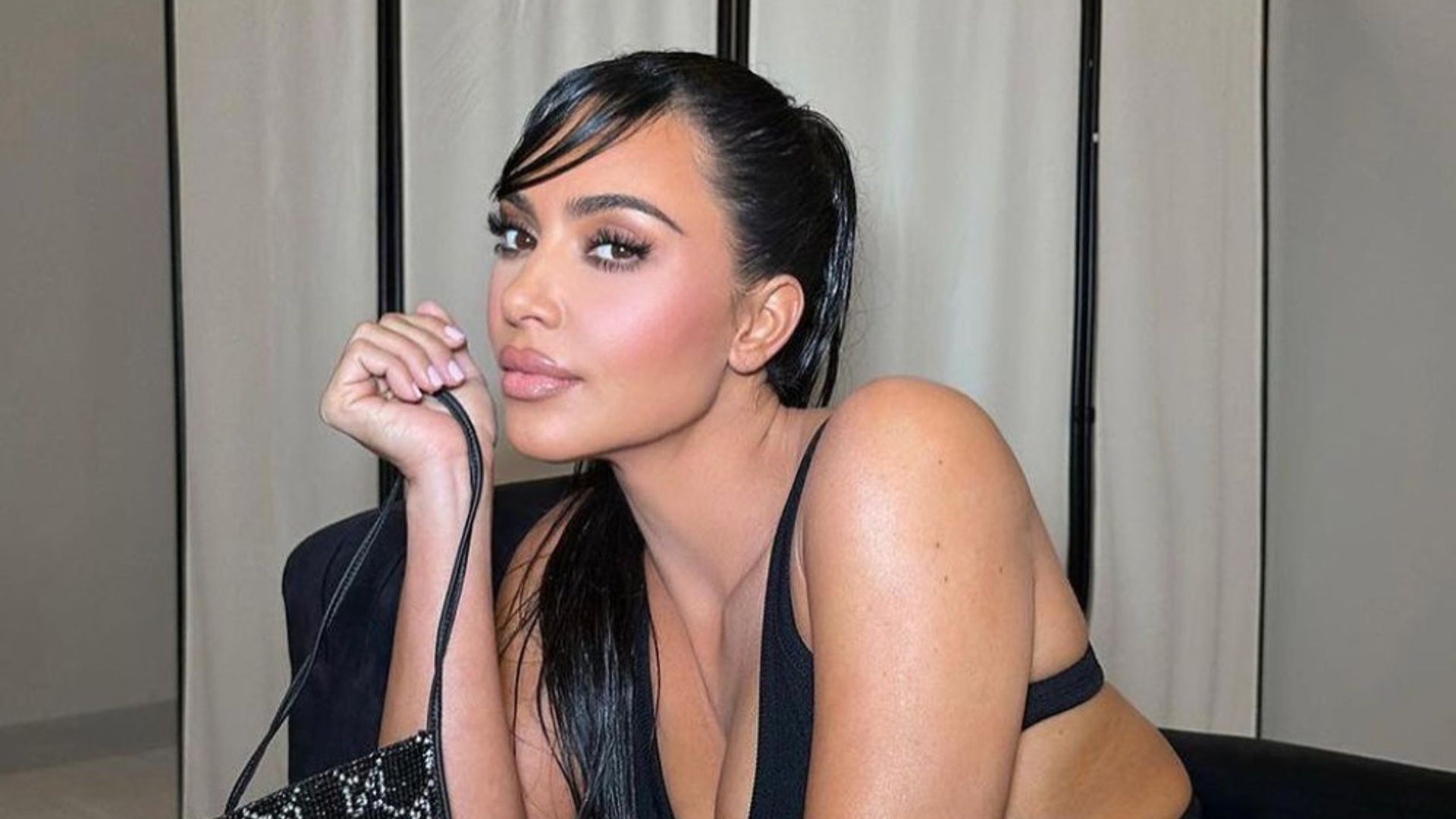 Kim Kardashian lleva uno de los bolsos más caros del mundo a un partido de fútbol