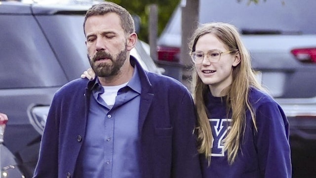 Ben Affleck en Los Ángeles dando un paseo con Violet, la mayor de los hijos que comparten con Jennifer Garner.