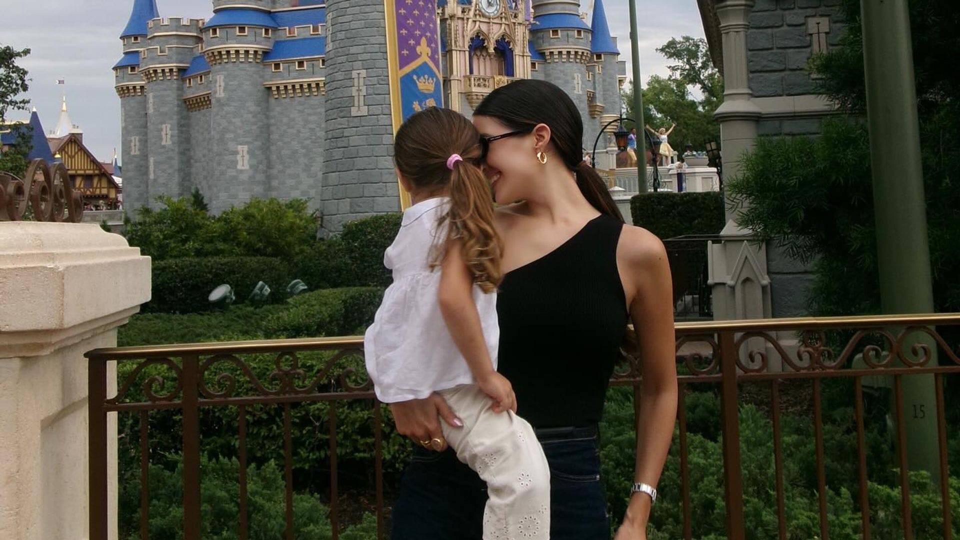 Sharon Fonseca y Gianluca Vacchi llevan a su hija Blu al ‘lugar más mágico de la Tierra’