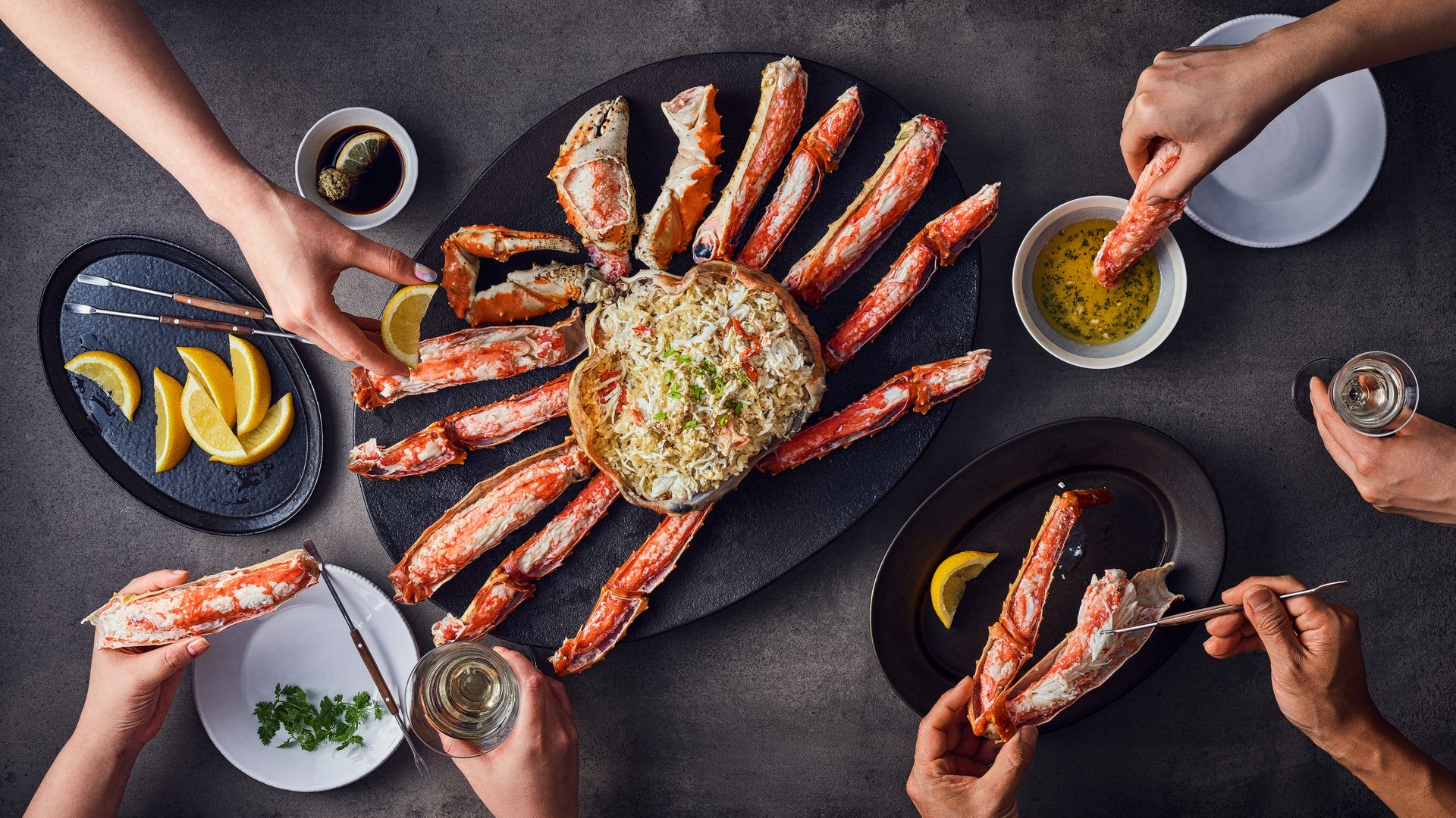 Cangrejo de las nieves y salmón de Noruega: 2 recetas fáciles y deliciosas que van a solucionar tu menú de Navidad