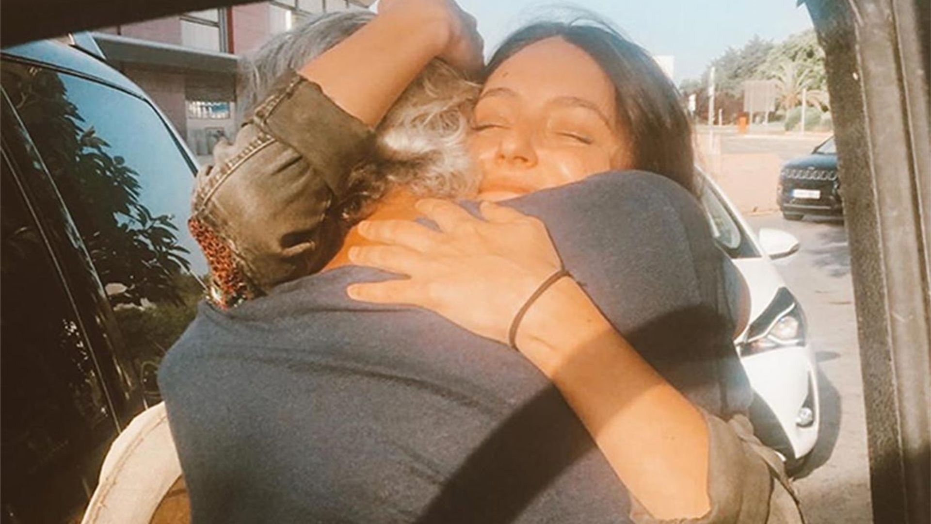 El abrazo y las palabras llenas de sentimiento de Andrea Molina hacia su padre