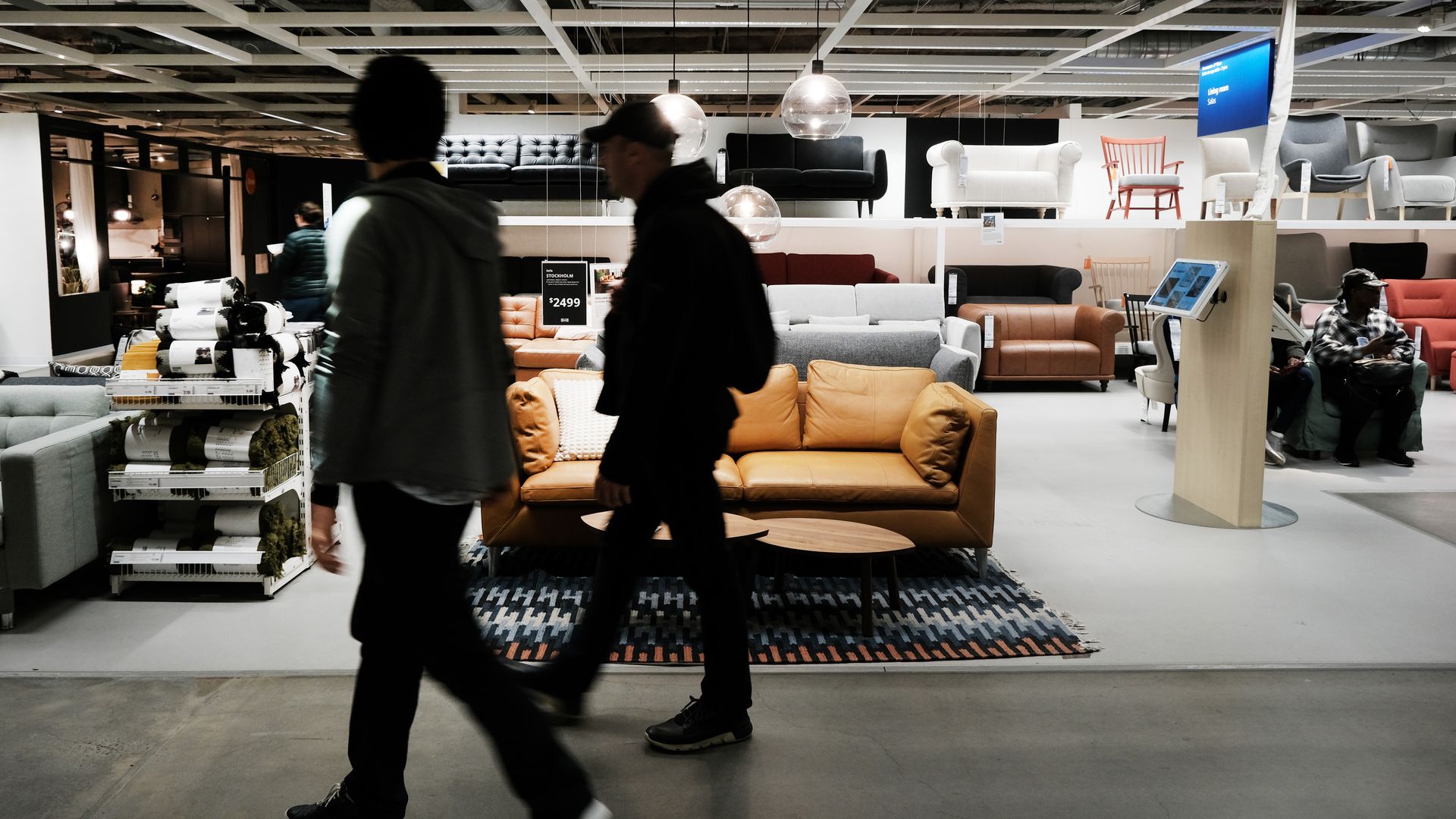 Una conocida marca de muebles emociona a los vecinos de Valencia por darles una solución ante el temporal
