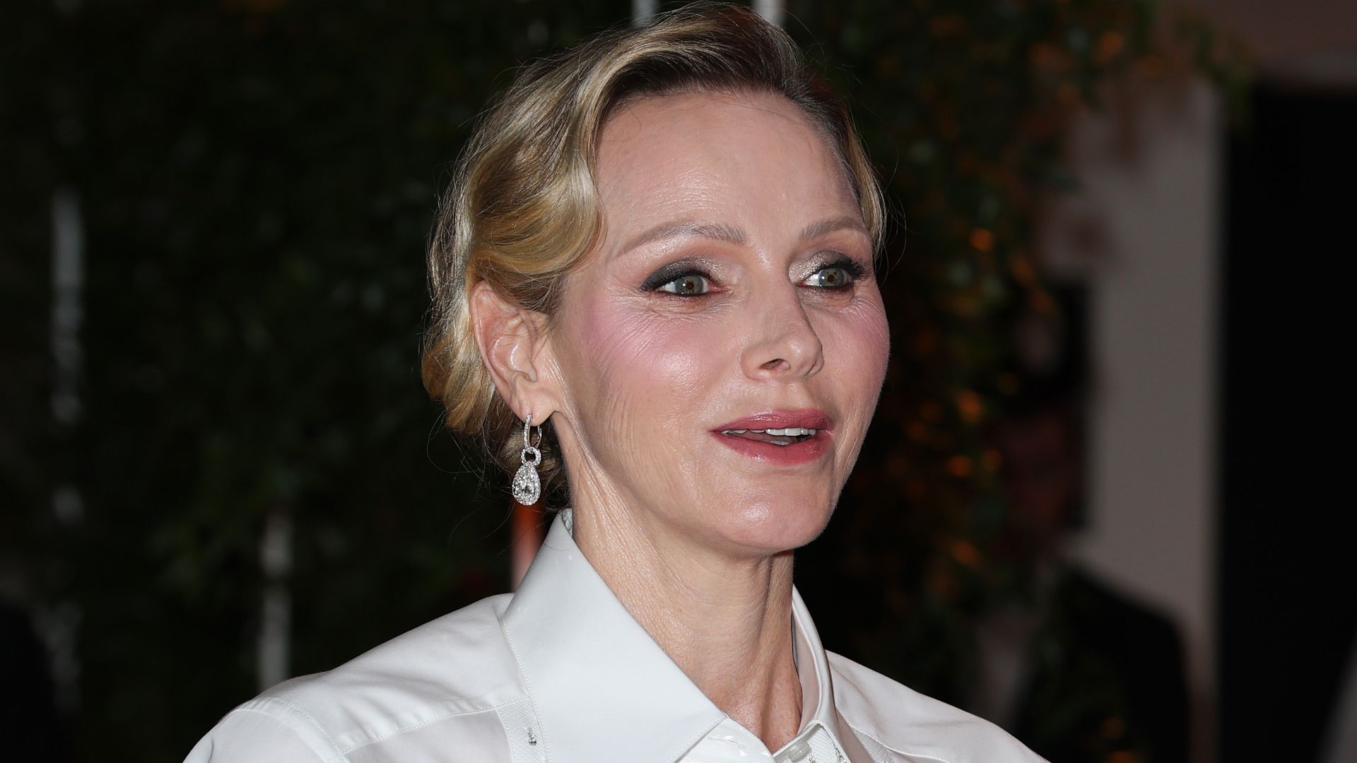 Charlene de Mónaco, espectacular de gala con la combinación 