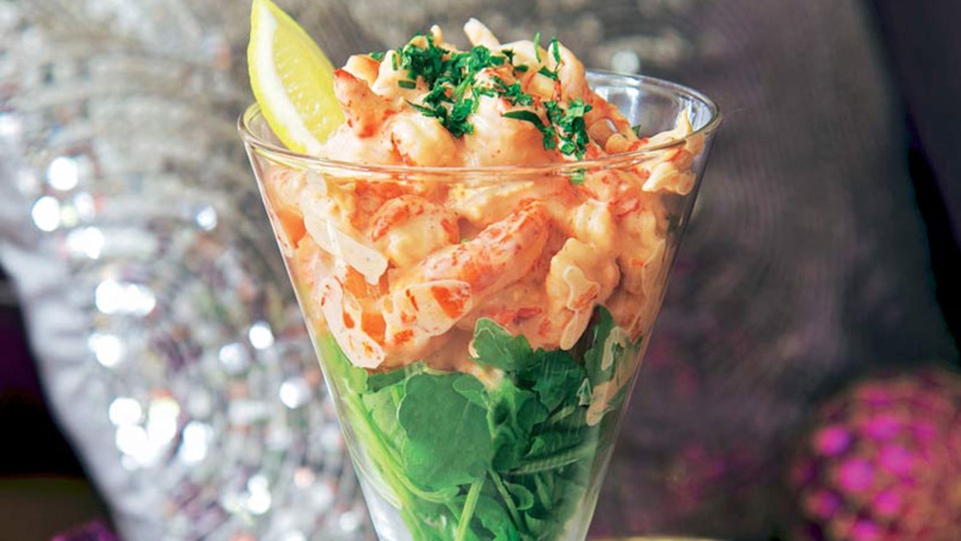 Cóctel de cangrejos de río con salsa rosa y rúcula