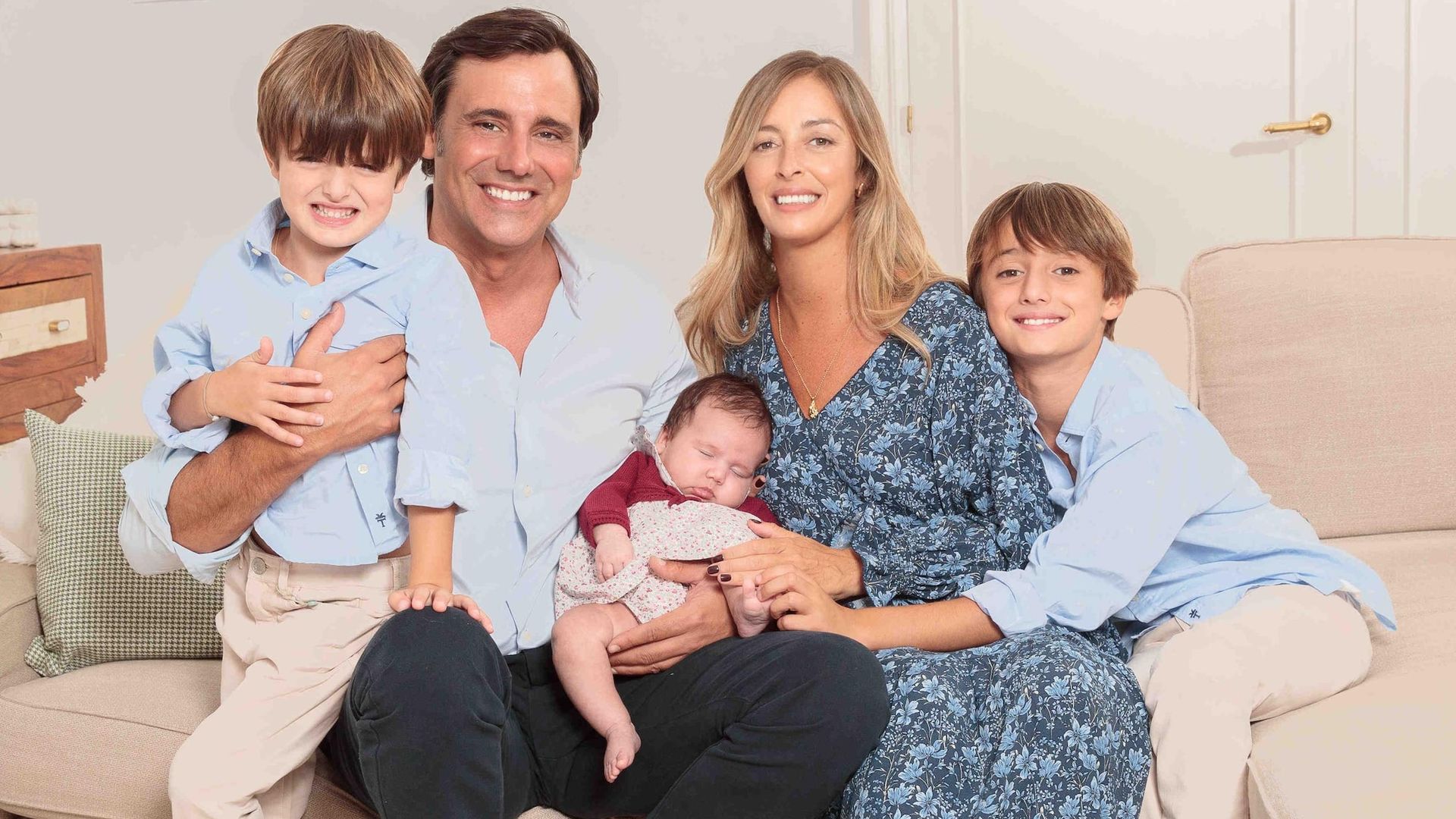 Ion Aramendi celebra la Primera Comunión de su hijo y de su mujer