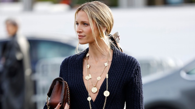 Plano medio de Maria Helena Bordon Meireles con look de punto