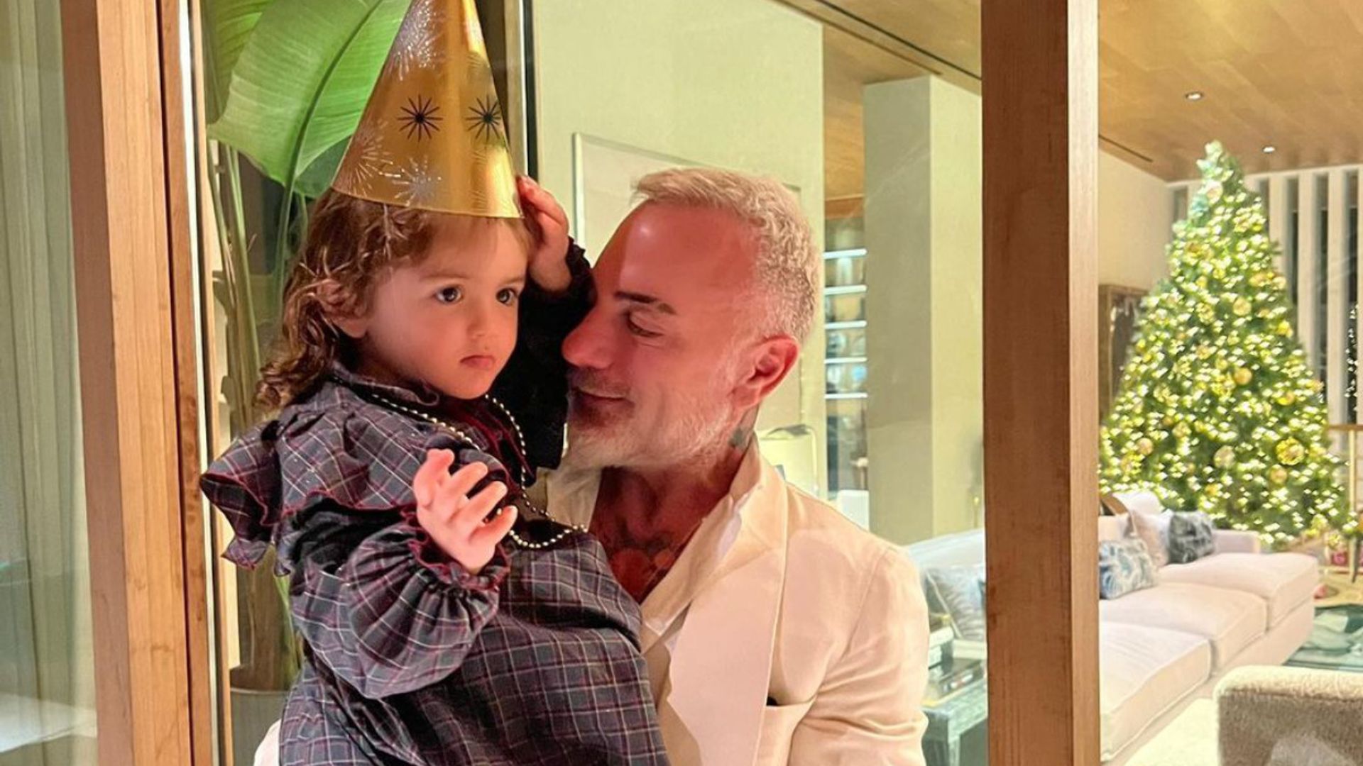El vídeo más divertido de la hija de Gianluca Vacchi en Acción de Gracias, ¡bailando y cortando el pavo!