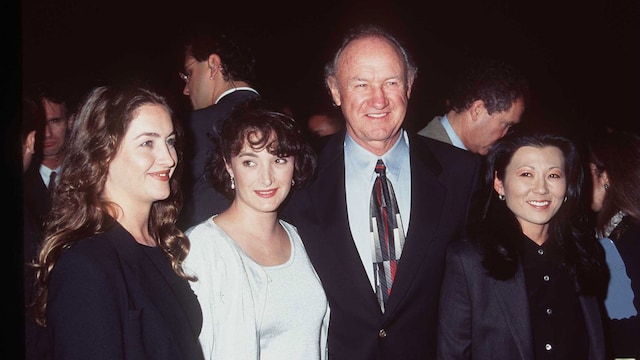 Gene Hackman con su mujer, Betsy, y sus hijas Leslie y Elizabeth