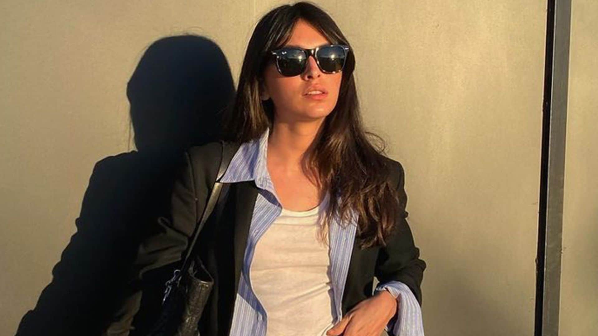 El reivindicativo estreno de Lucía Rivera para llevar con sus pantalones de menos de 40 euros