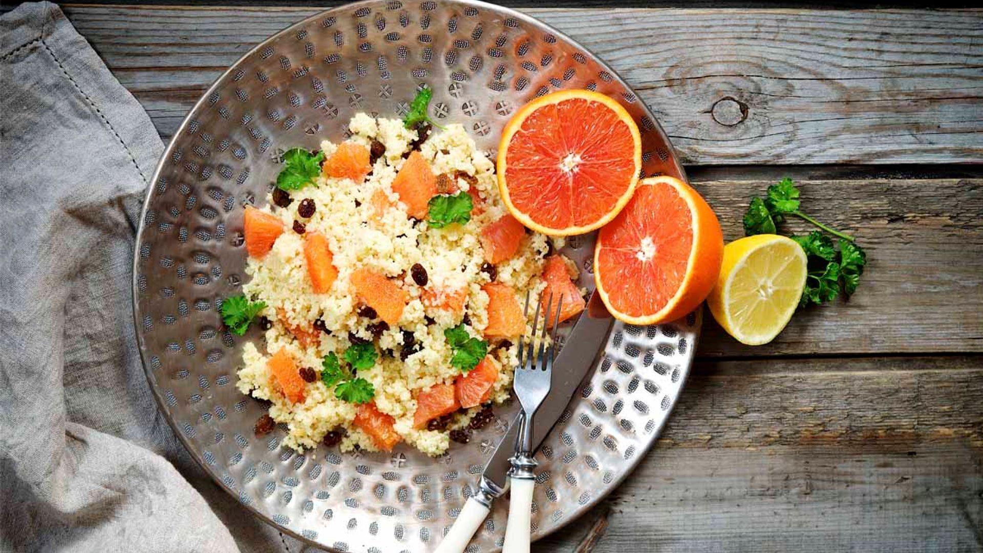 Ensalada de cuscús con naranja sanguina y pasas