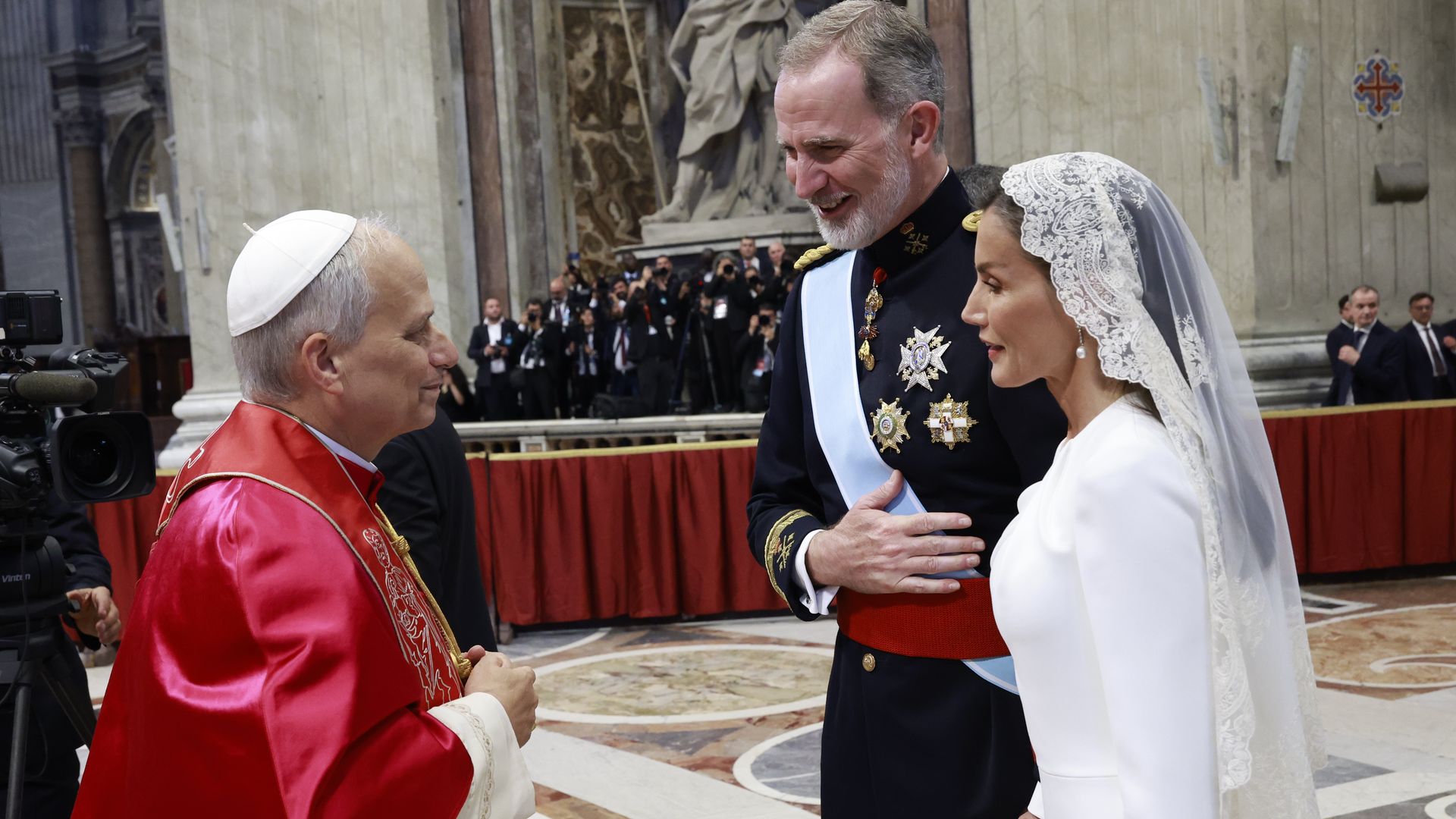 Los reyes Felipe y Letizia en la misa de inicio de pontificado del Papa León XIV
