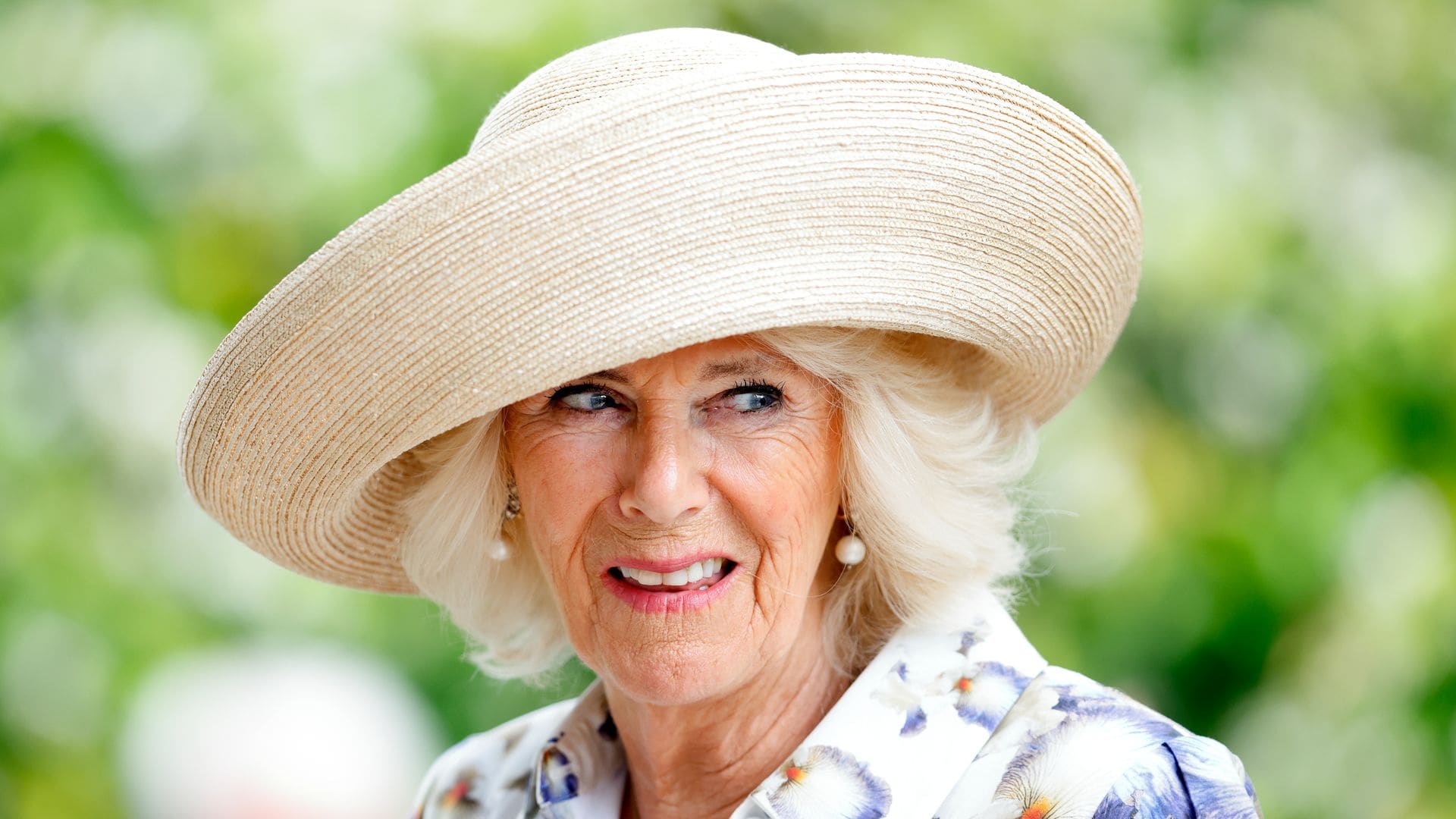 Reina Camilla atiende el QIPCO King George Day en Ascot 