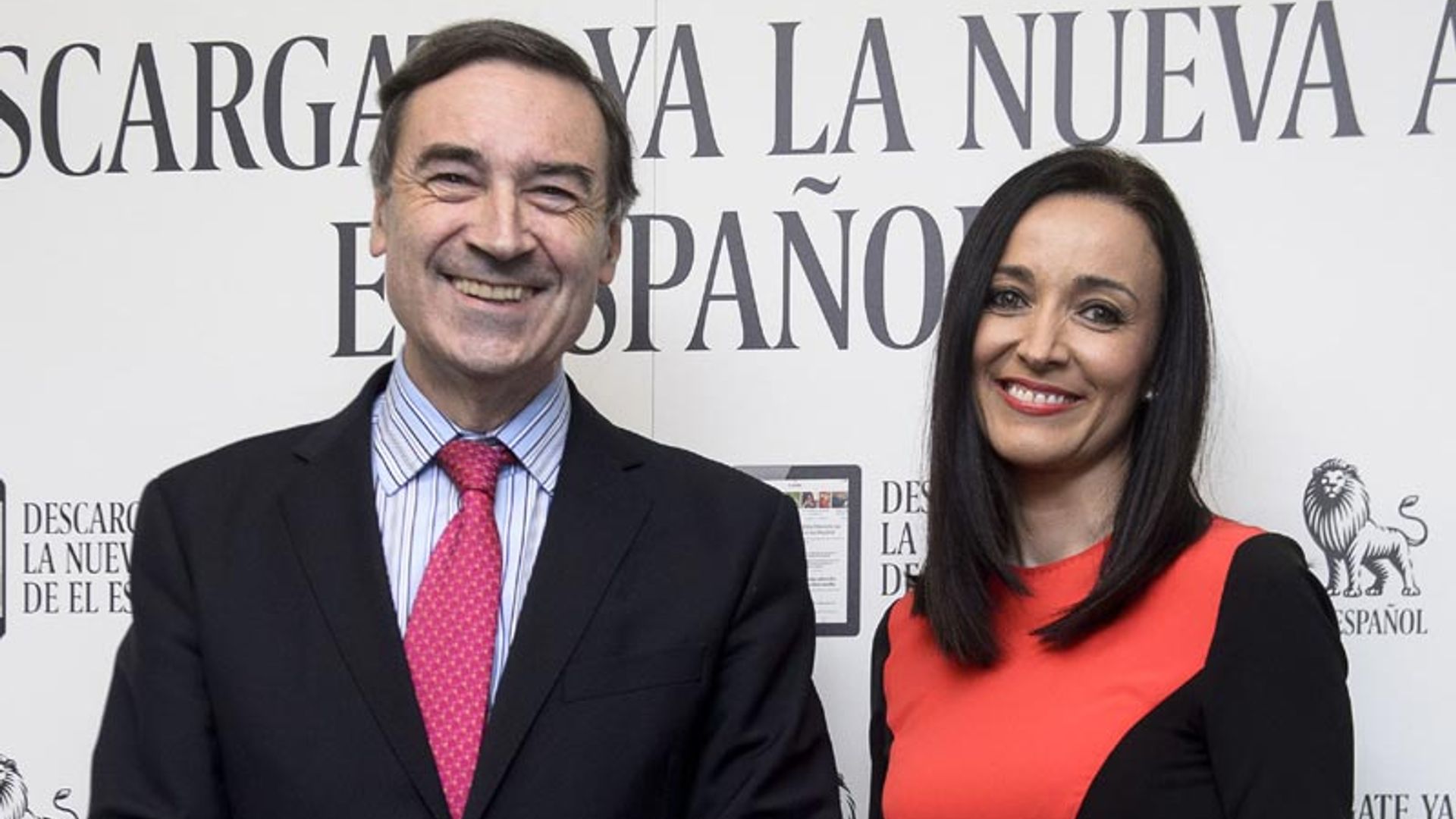 Pedro J. Ramírez posa por primera vez en un evento público con Cruz Sánchez de Lara