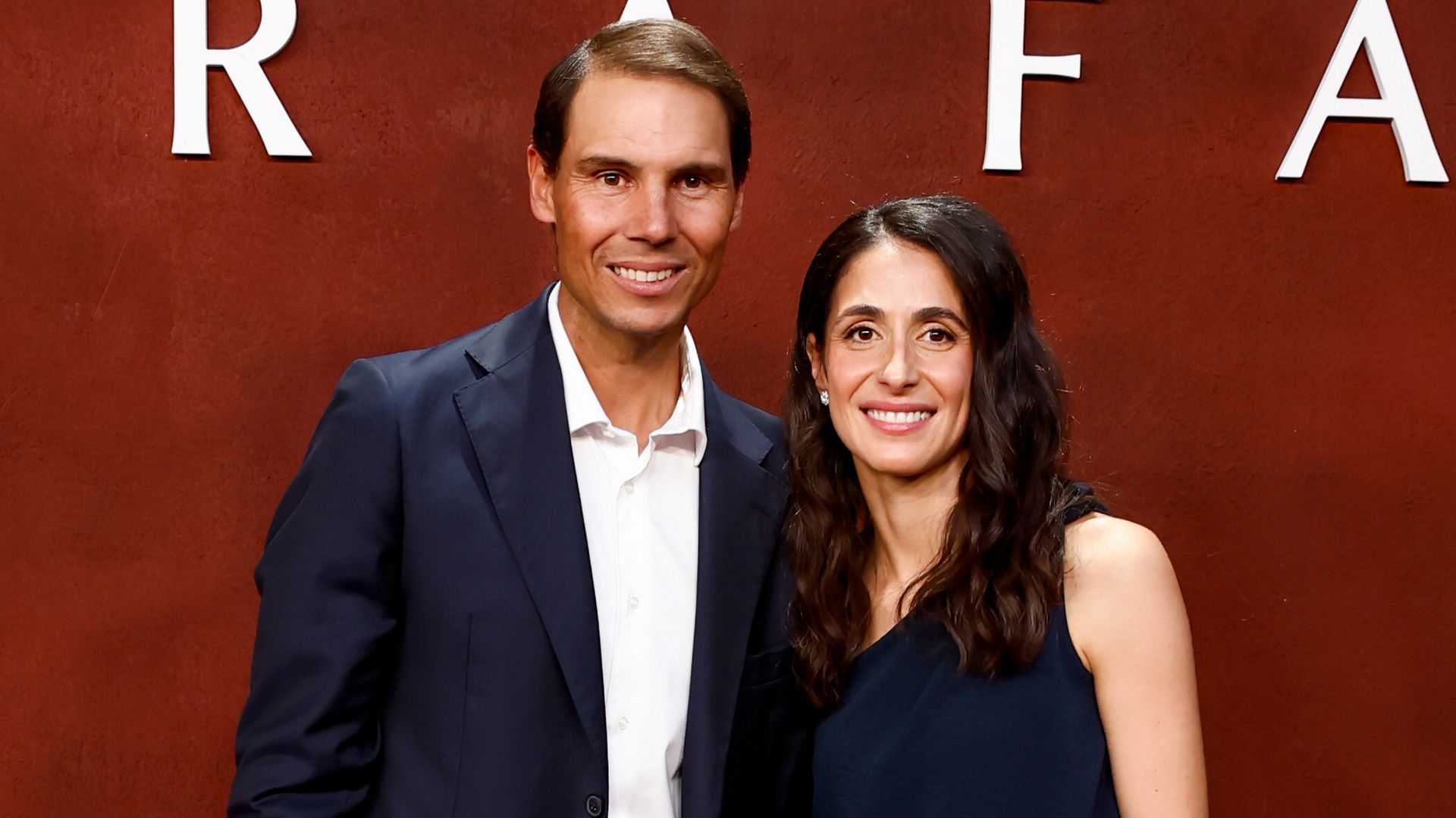 Rafa Nadal, inseparable de Mery Perelló y su hijo Rafa en el estreno de su documental: foto a foto, todos los amigos que le acompañan