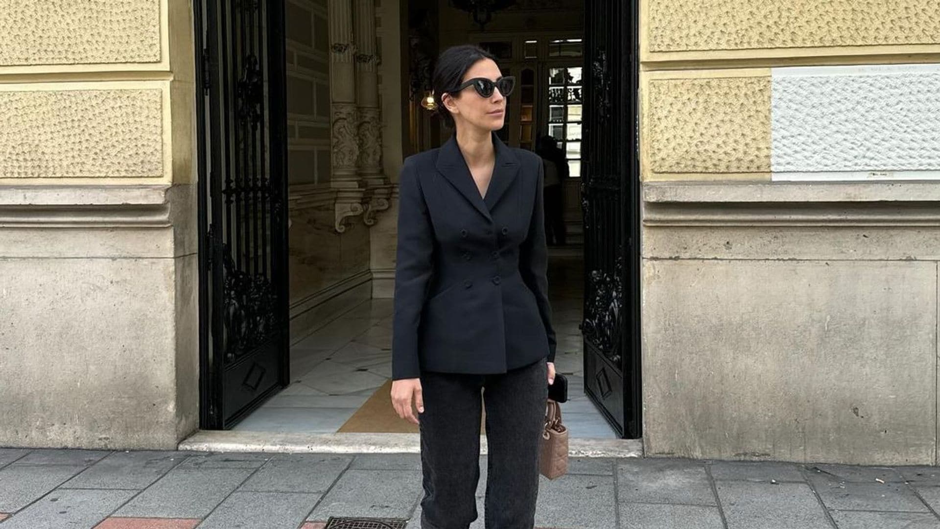Por qué un 'total look' negro con bailarinas será tu comodín de otoño según Sassa de Osma