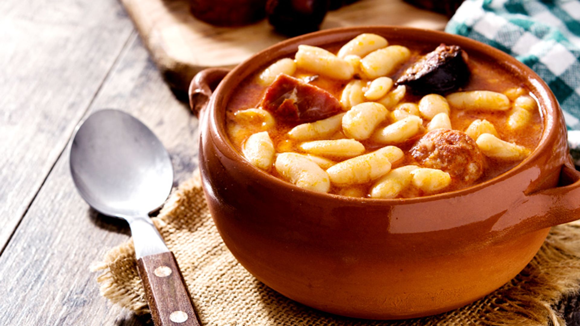 Conoce el pintoresco y colorido pueblo de Cudillero en la costa asturiana 8 Merca2.es Gastronomía en Cudillero: sabores de la costa asturiana