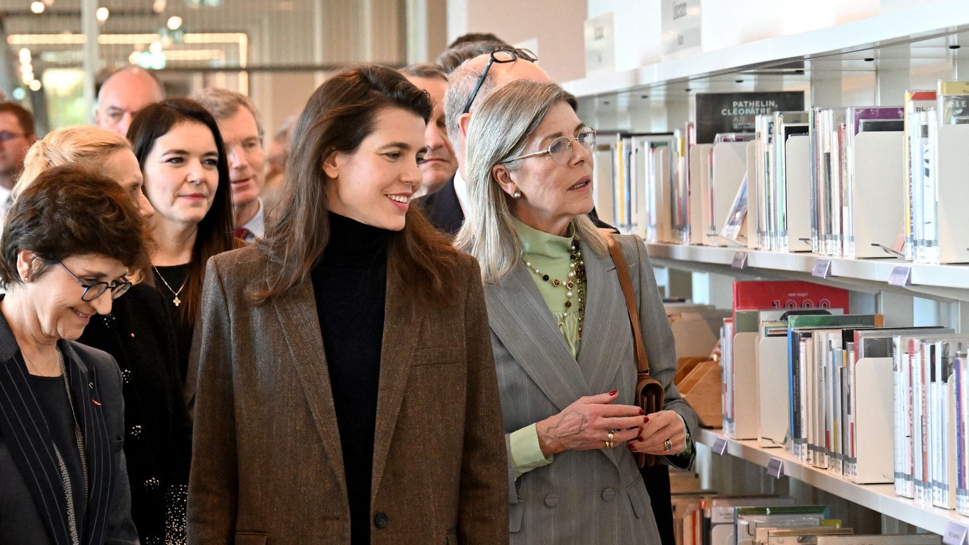 Carlota Casiraghi y Carolina de Mónaco: los looks coordinados de madre e hija con el traje oversized de las royals