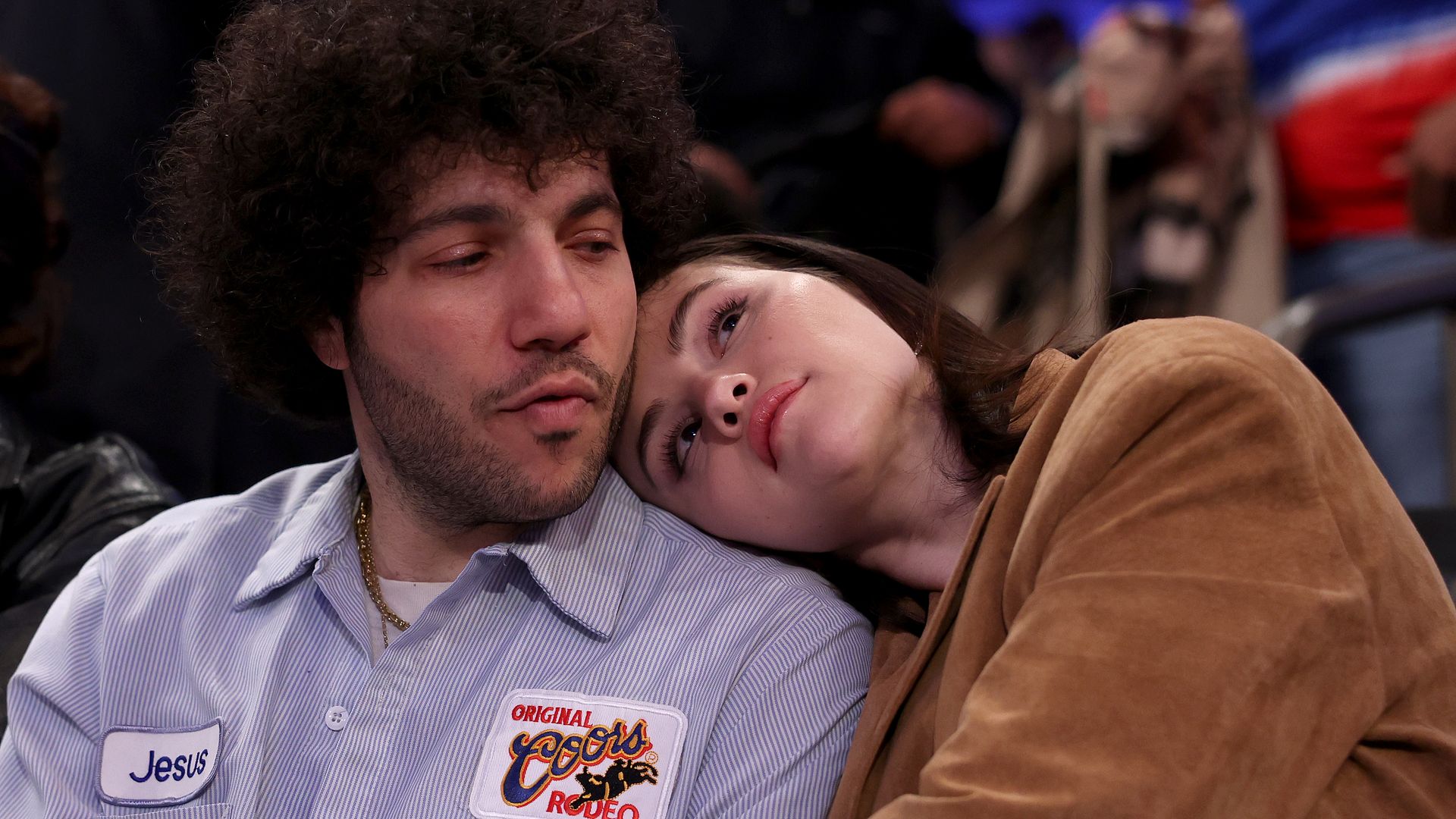 La pareja del momento: Selena Gomez y Benny Blanco conquistan Nueva York con atuendos coordinados