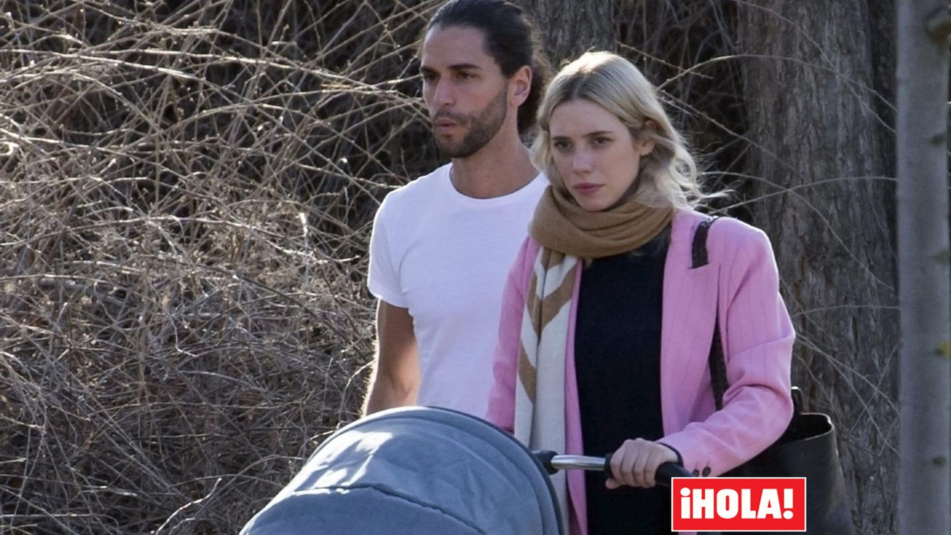 EXCLUSIVA: Lulu Figueroa y su marido, dos papás primerizos de paseo con el pequeño Ciro
