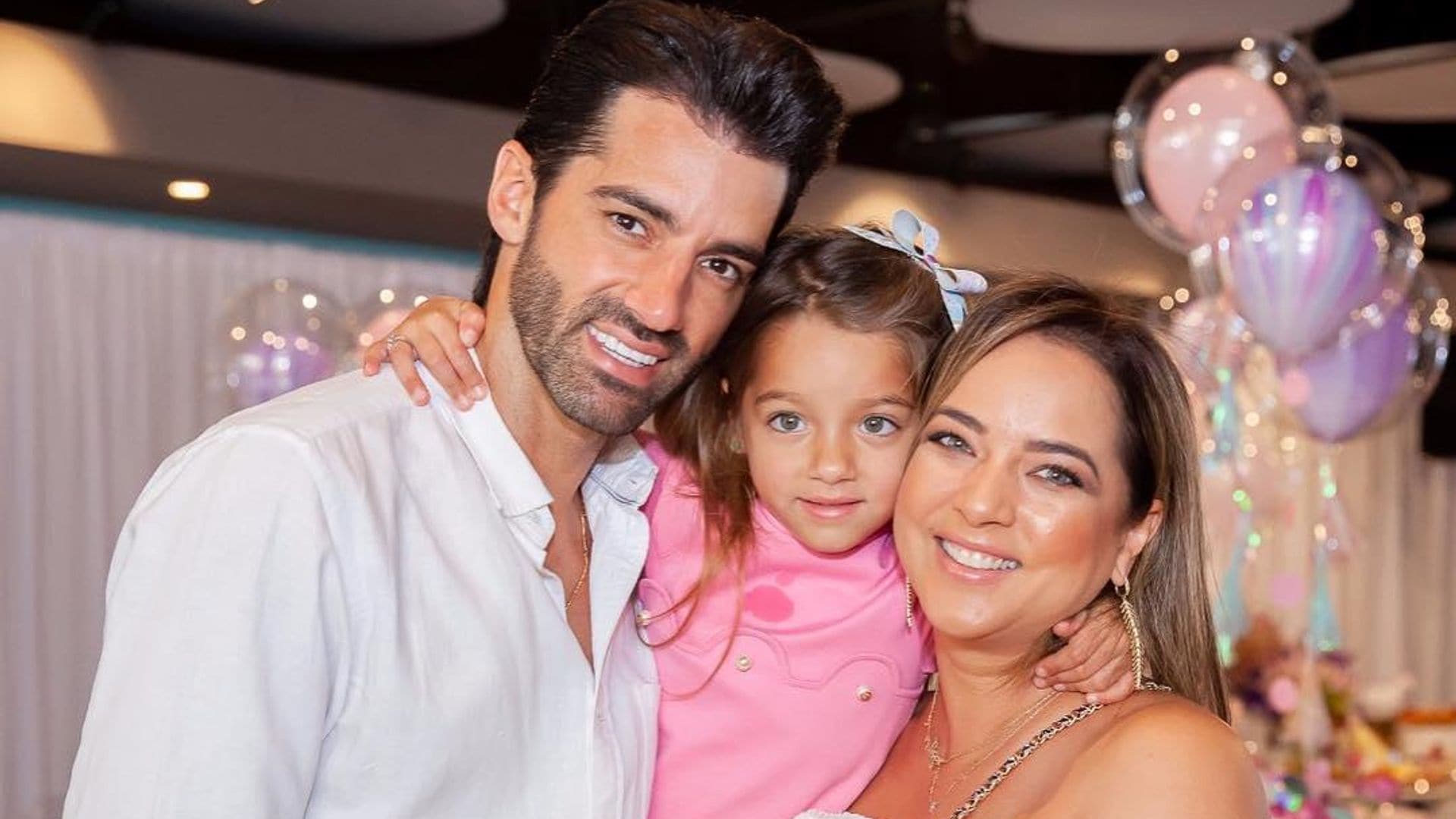 Adamari López y Toni Costa celebran los cinco añitos de Alaïa