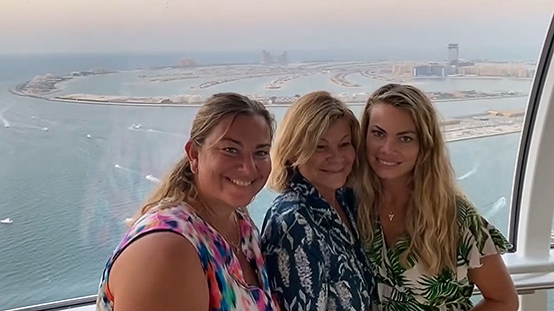 Caritina y Carla Goyanes via Instagram
