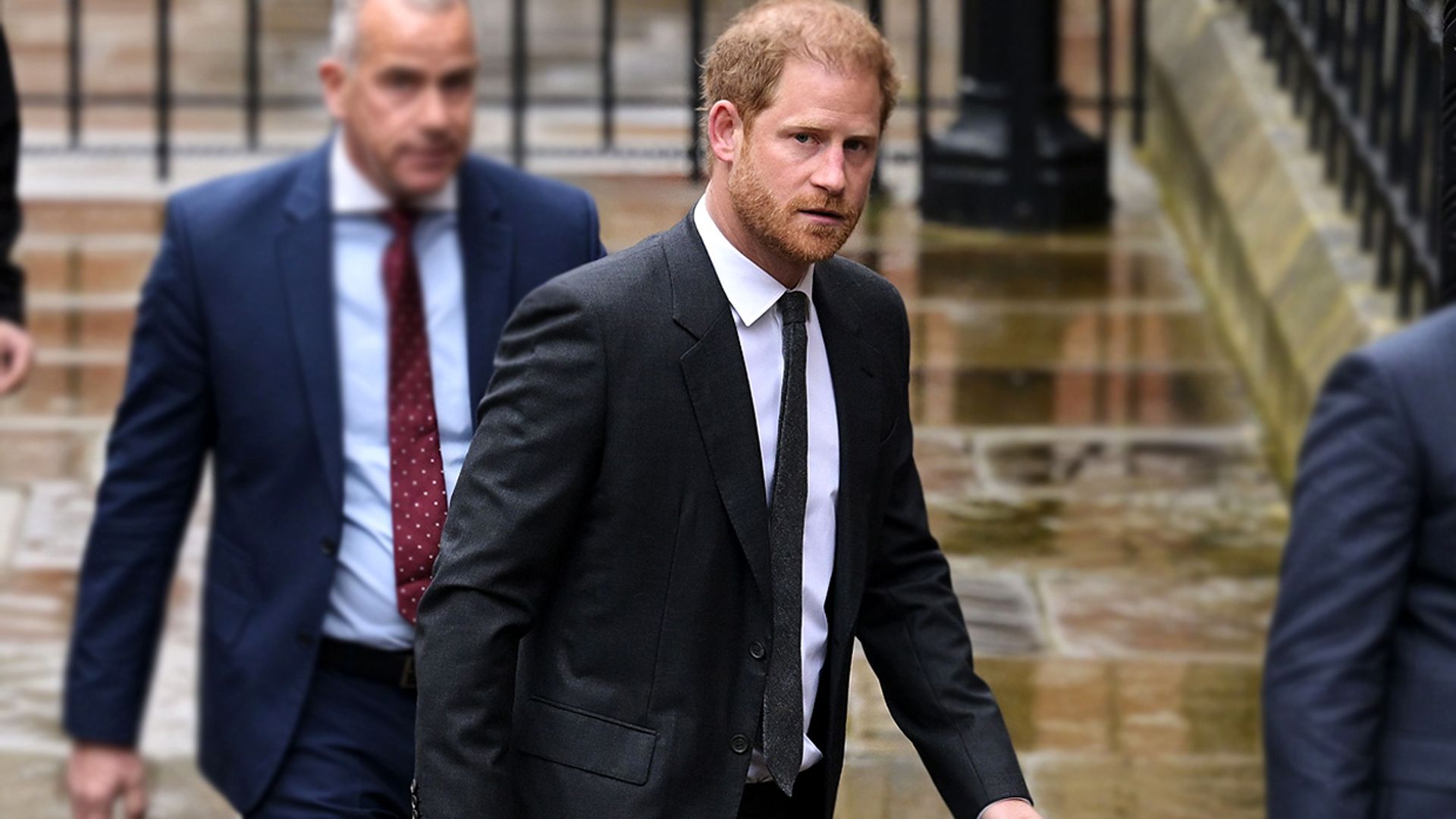 ¿En qué punto se encuentra la relación de Harry con su familia en su primer viaje del año a Londres?
