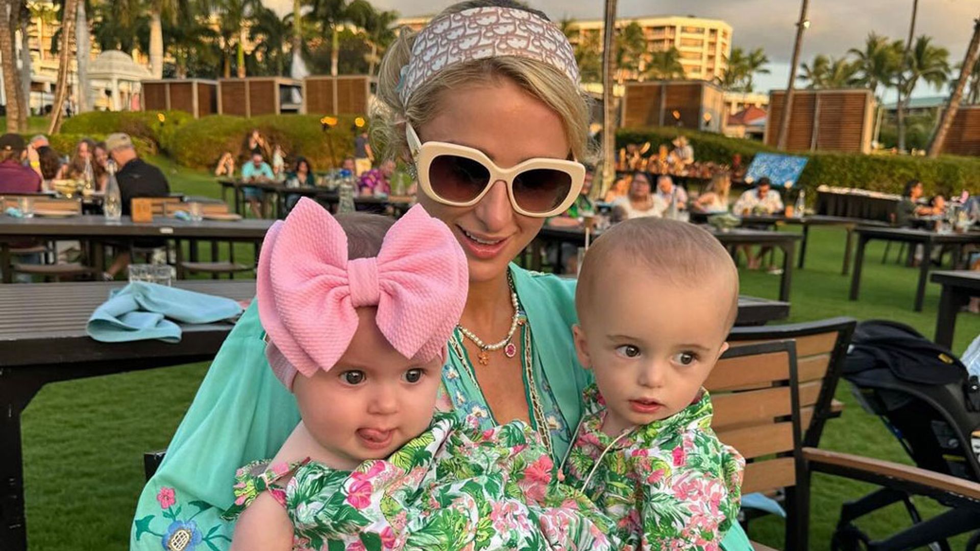 París Hilton cumple un sueño y viaja por primera vez a Londres con su hija