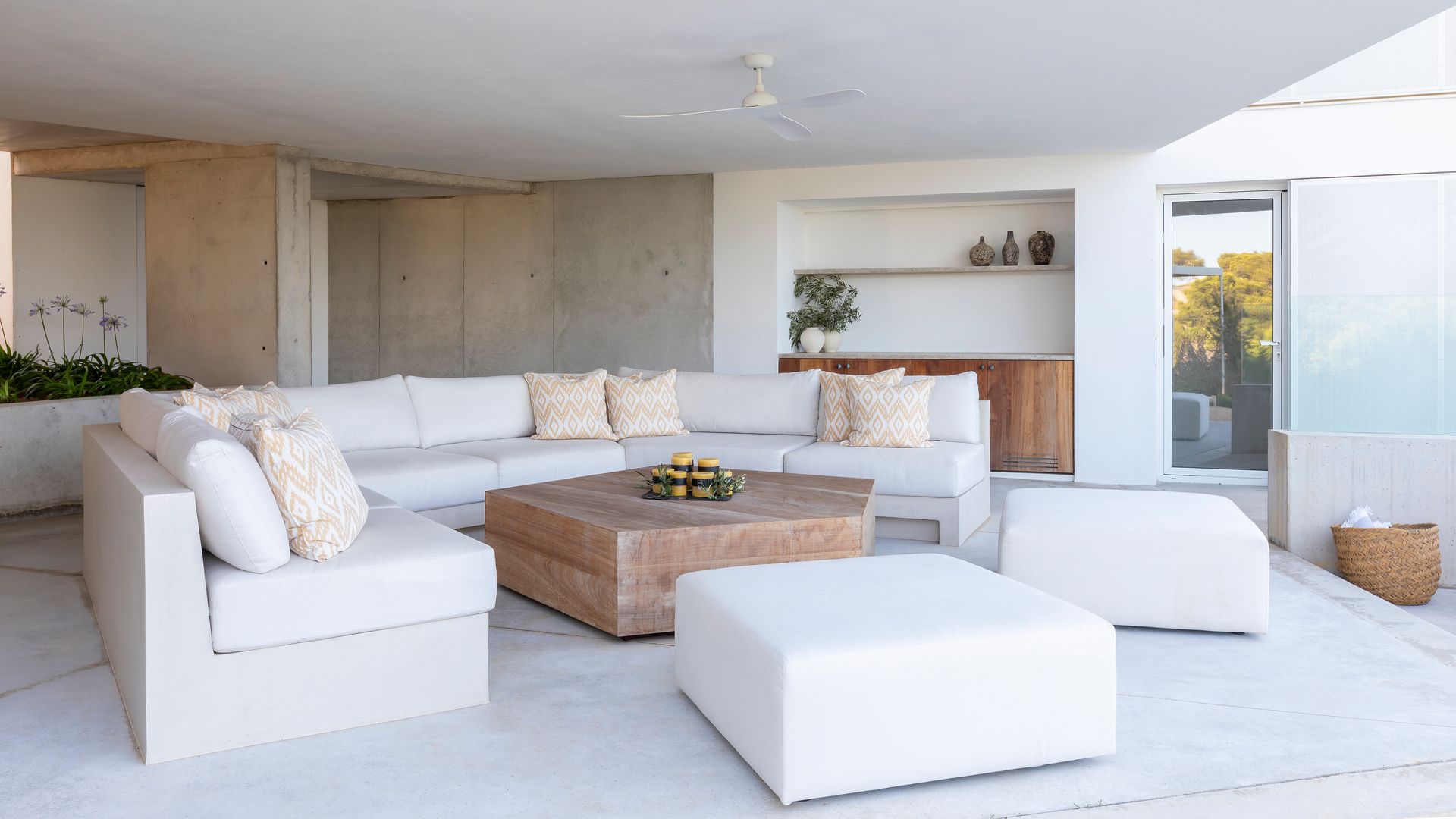 Porche diseñado por Trestrazos Interior Design