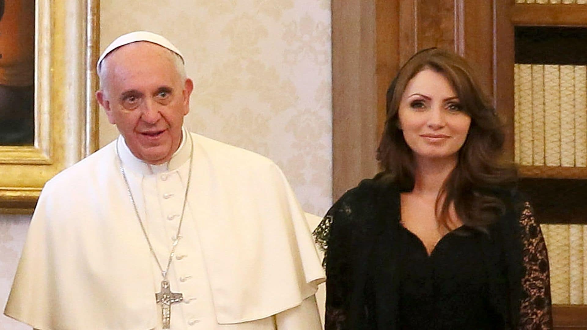 Angélica Rivera despide al Papa Francisco y recuerda cuando lo conoció en sus días como primera dama de México 