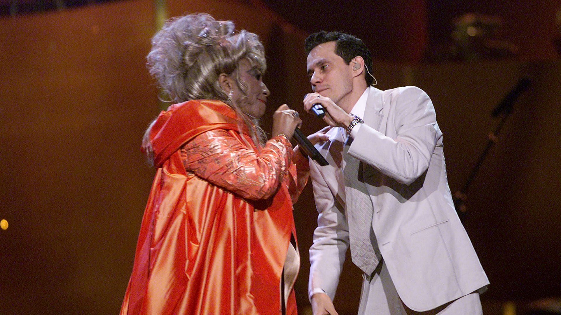 Celia Cruz y Marc Anthony en el especial 'VH1 Divas Live: The One and Only Aretha Franklin' en Nueva York en abril de 2001.