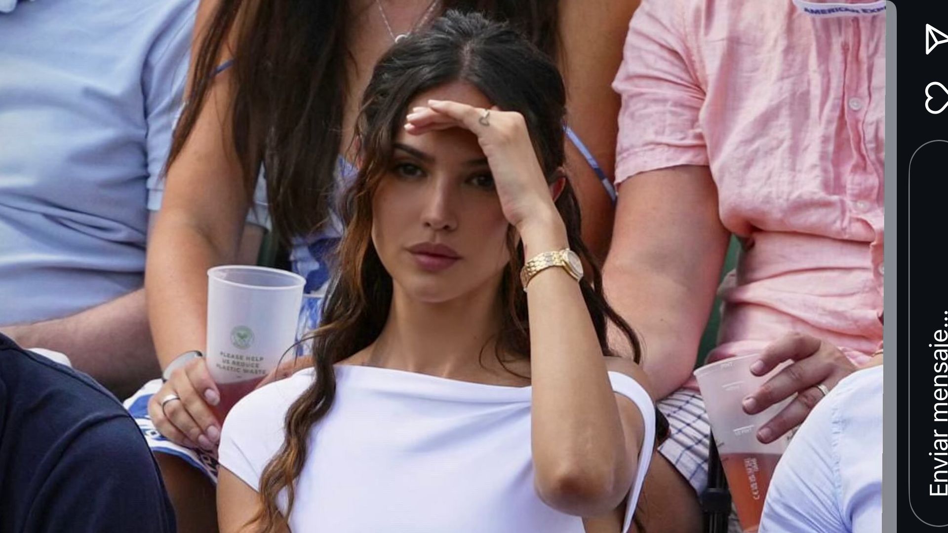 Eiza González, pendiente de las jugadas de Grigor.