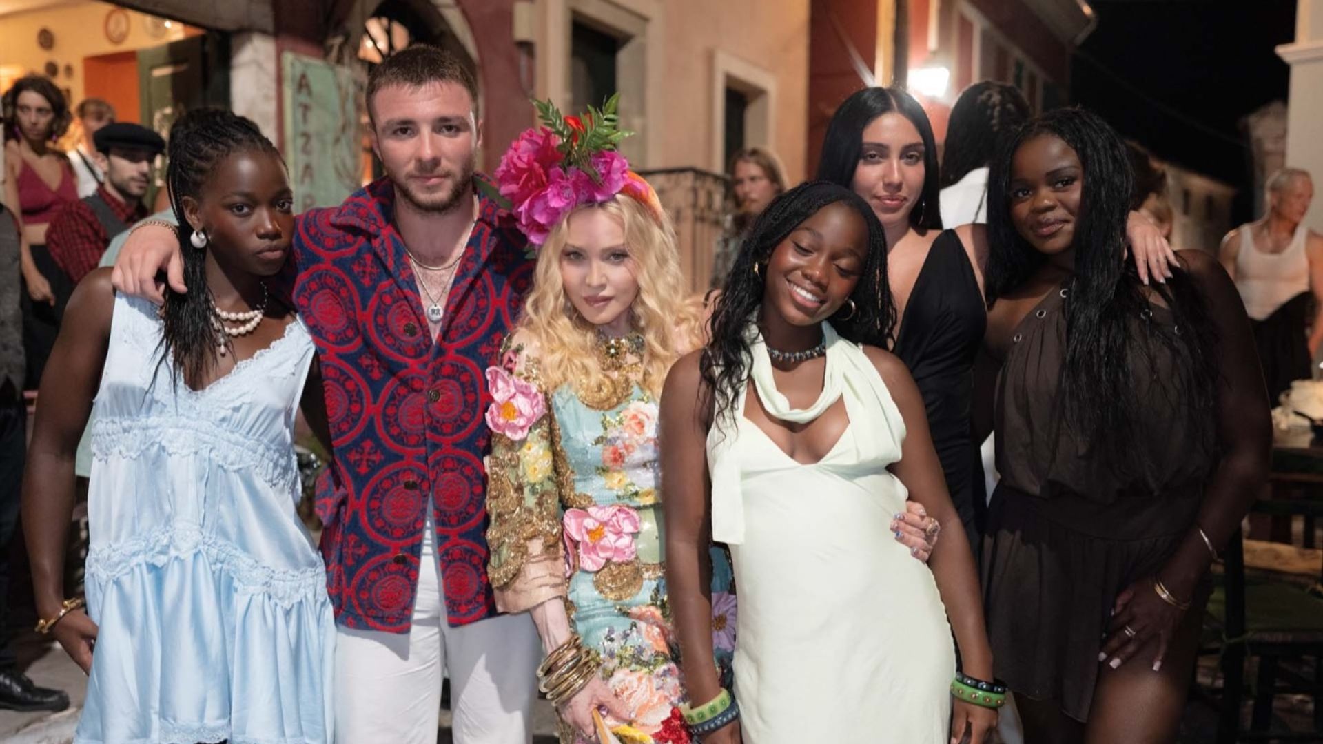 Madonna celebró su cumpleaños 68 con sus hijos Rocco, Lourdes, Mercy James, Stella y Estere.