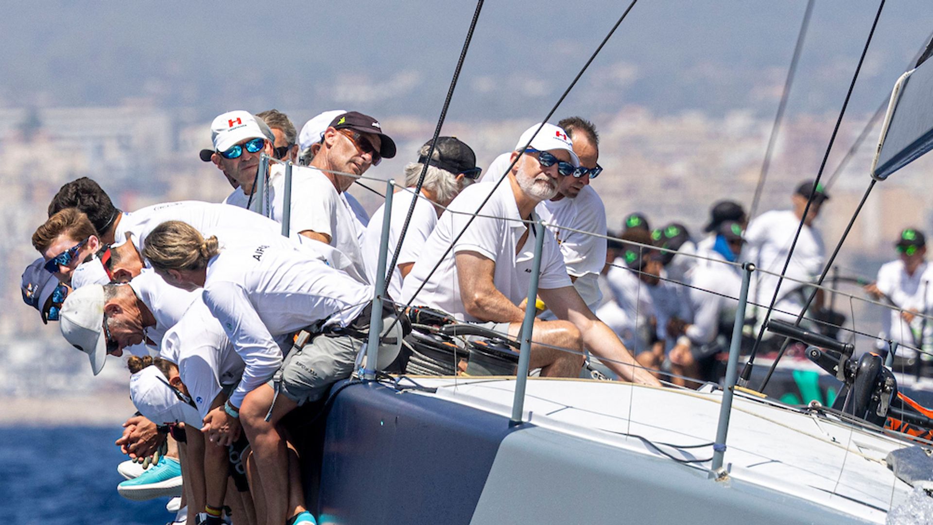 Felipe VI se estrena con el 'Hispania' en Mallorca: así ha sido su esperado regreso a la vela