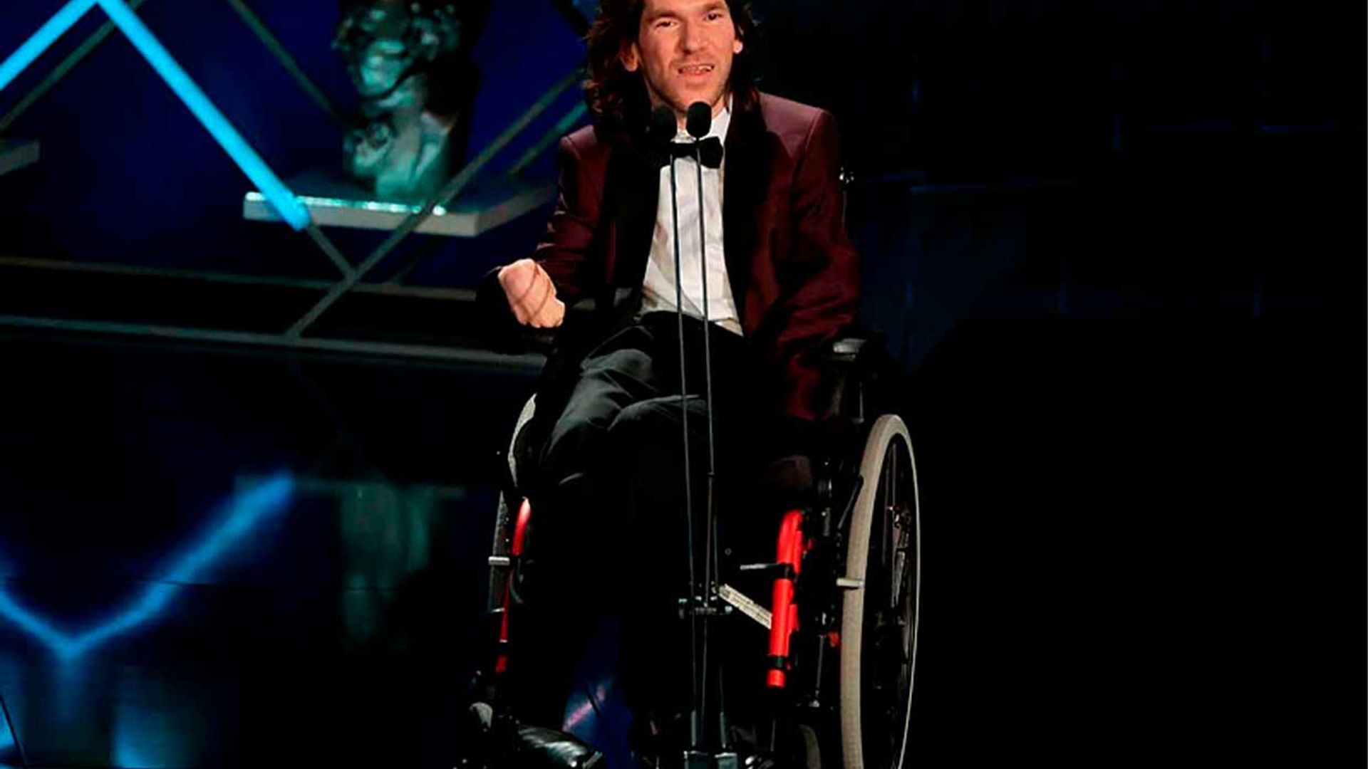 Telmo Irureta, uno de los grandes protagonistas de los Goya recibe el premio de manos de su tía