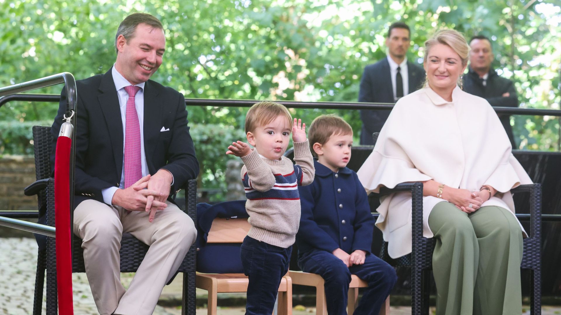 El príncipe François de Luxemburgo cumple 3: de su primera sesión de fotos a su divertido encuentro con el papa León XIV