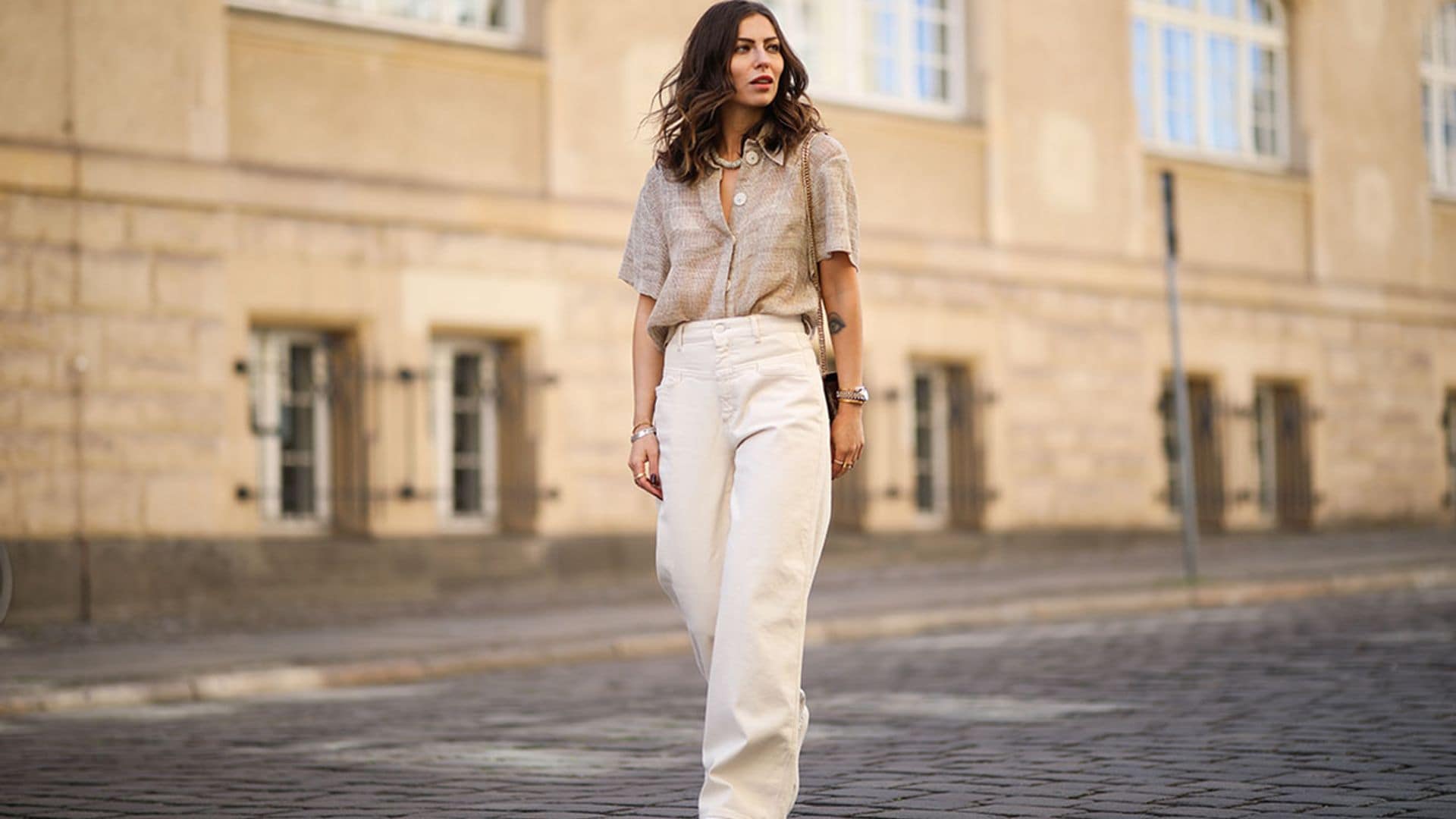 Las blusas de lino que son tendencia y llevarás de abril a octubre