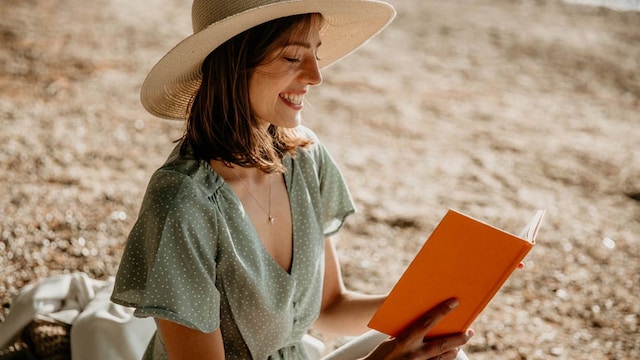 istock chica libreta